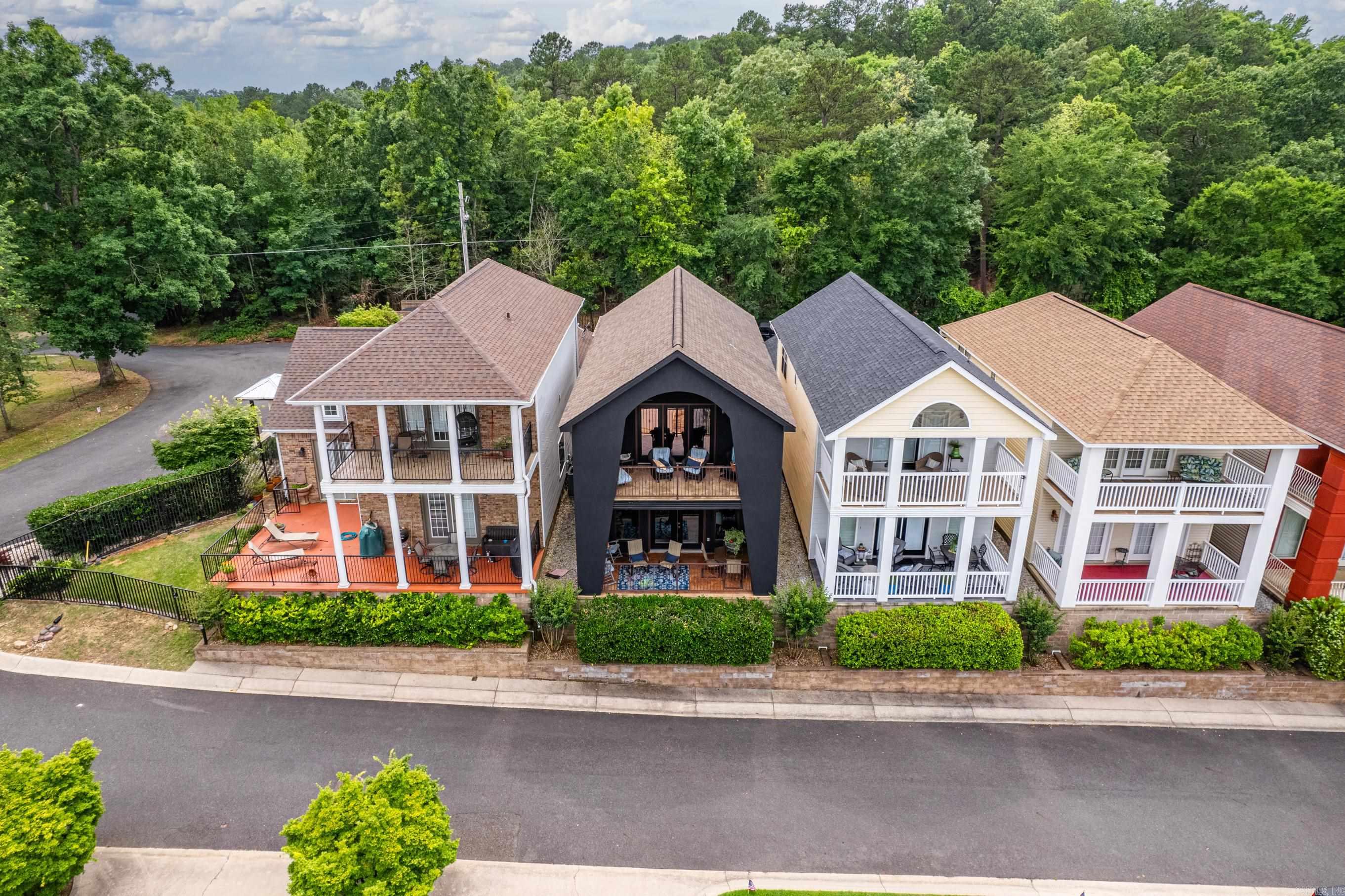 MAJESTIC LAKE VILLAGE TOWNHOMES - Residential