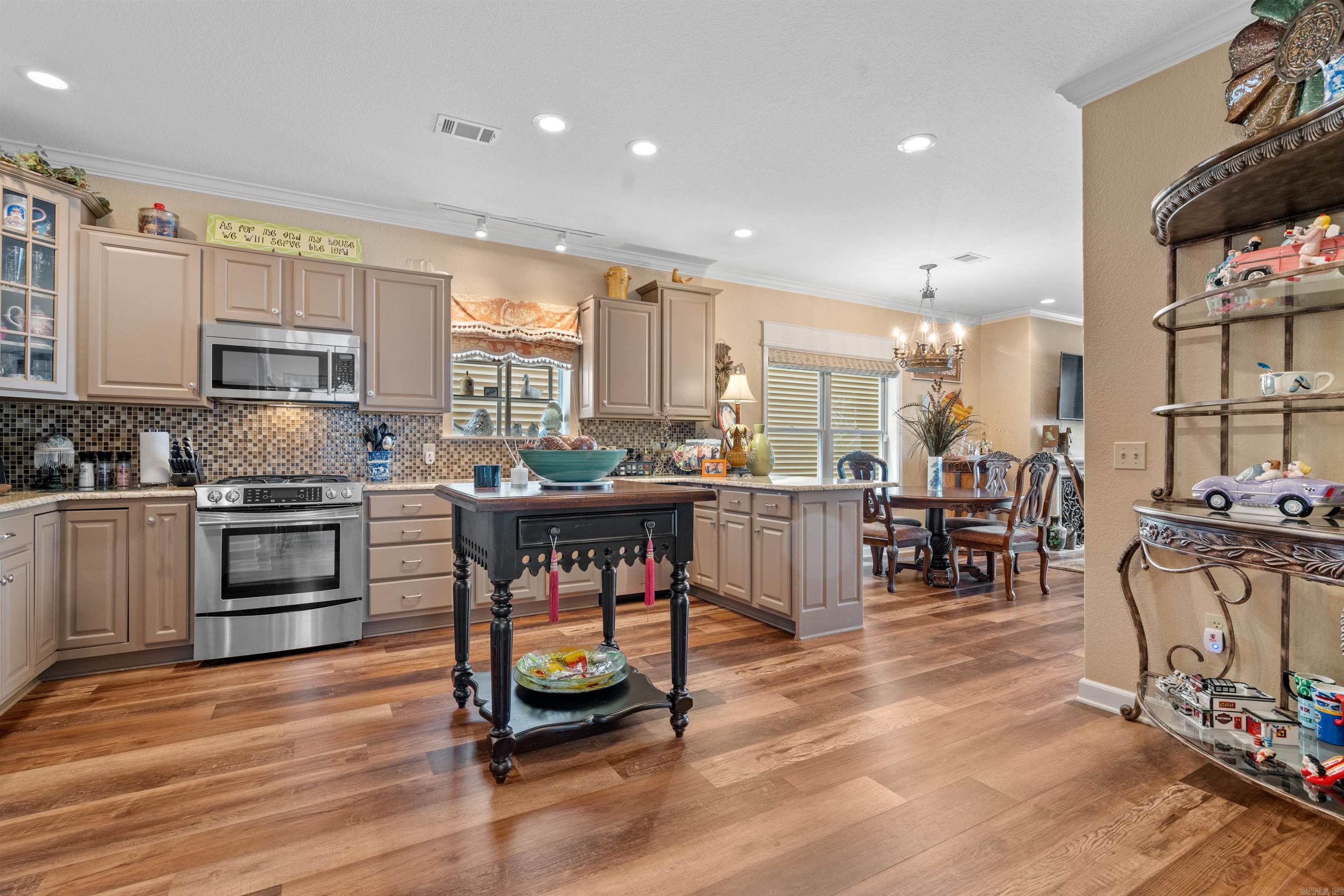 MAJESTIC LAKE VILLAGE TOWNHOMES - Residential