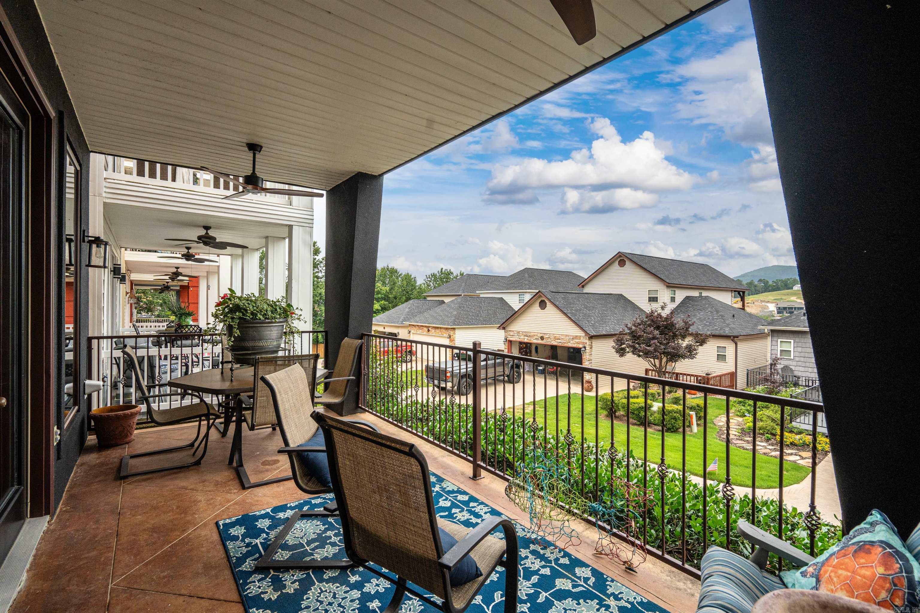 MAJESTIC LAKE VILLAGE TOWNHOMES - Residential