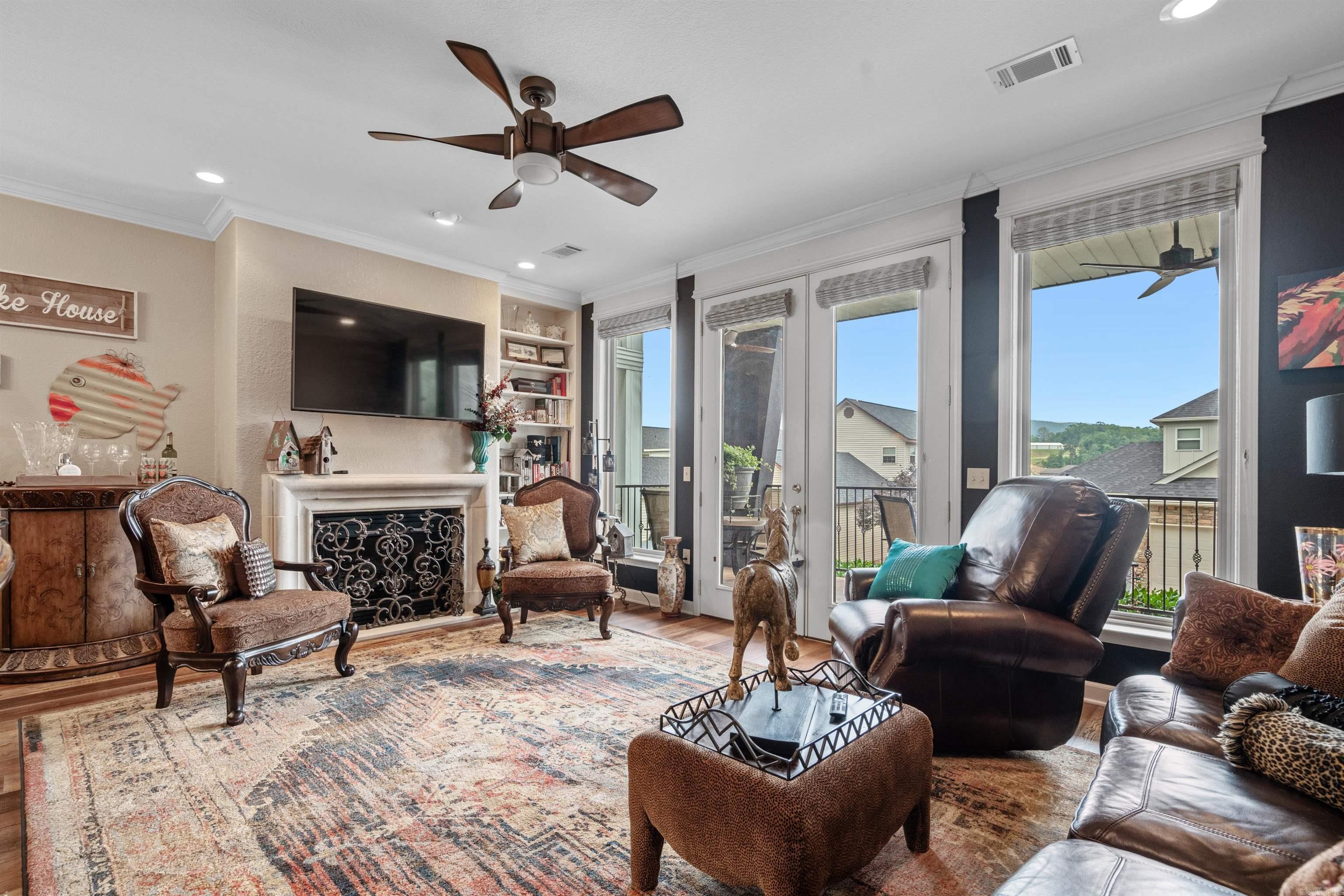 MAJESTIC LAKE VILLAGE TOWNHOMES - Residential