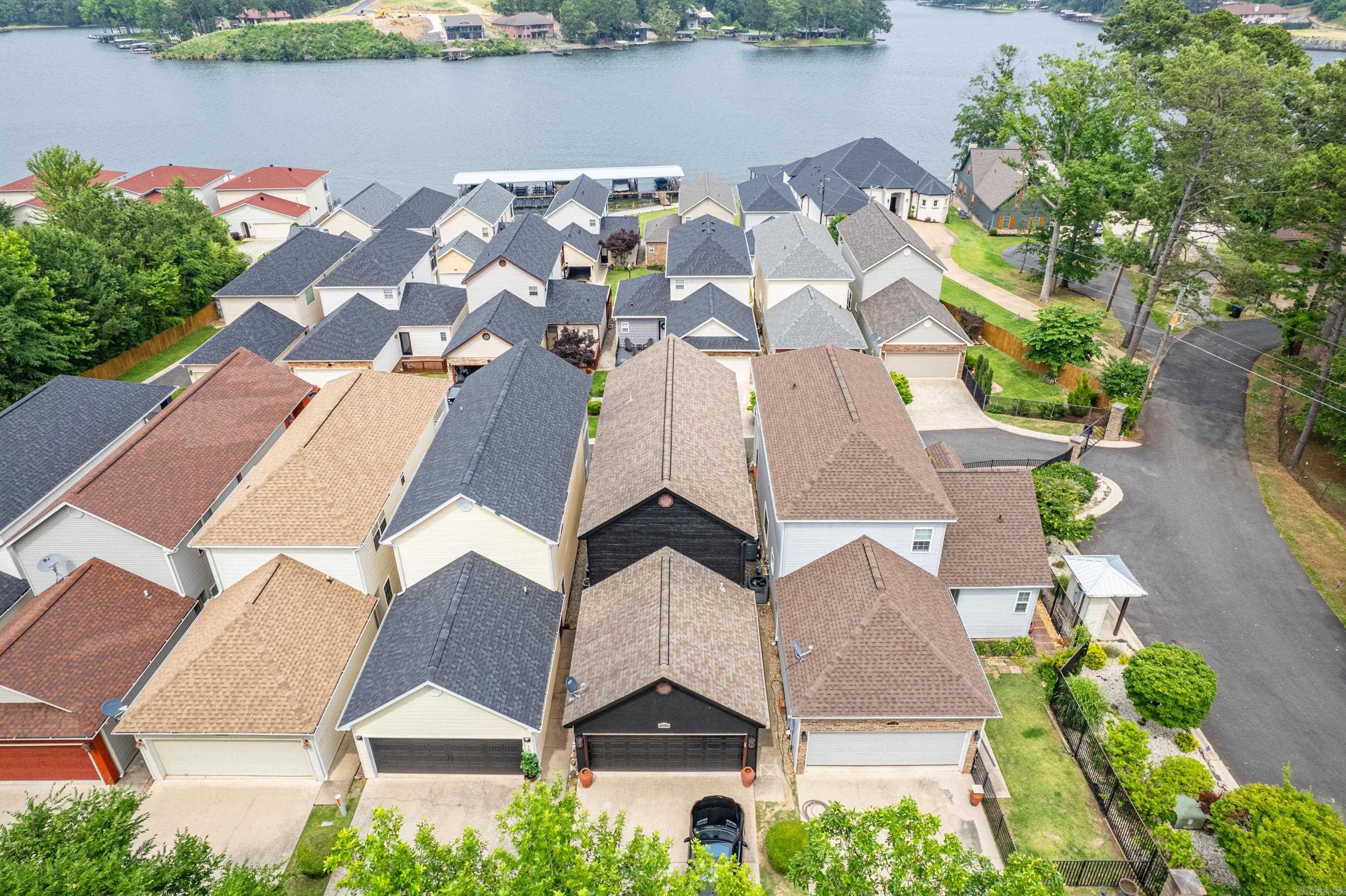 MAJESTIC LAKE VILLAGE TOWNHOMES - Residential