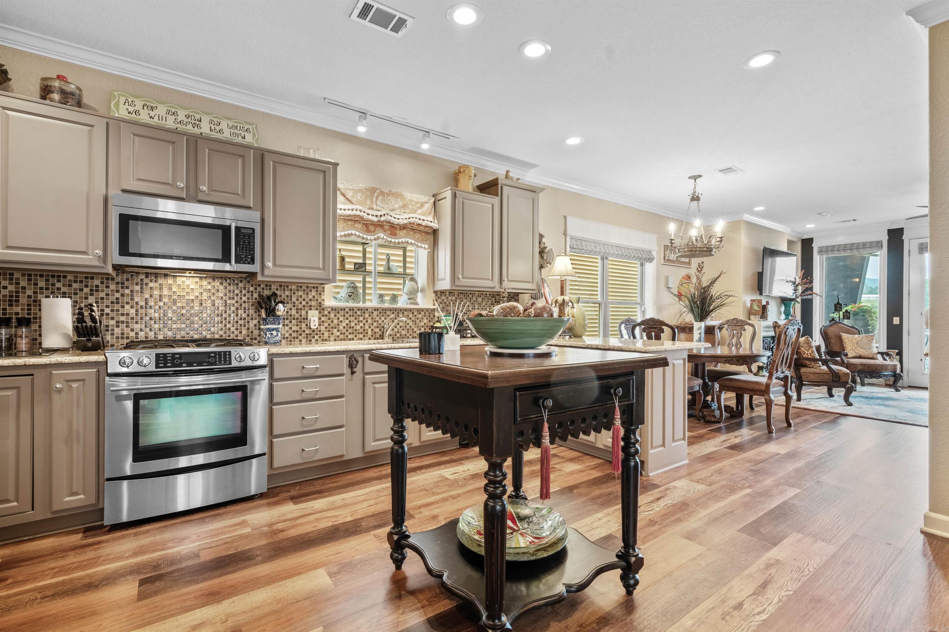 MAJESTIC LAKE VILLAGE TOWNHOMES - Residential