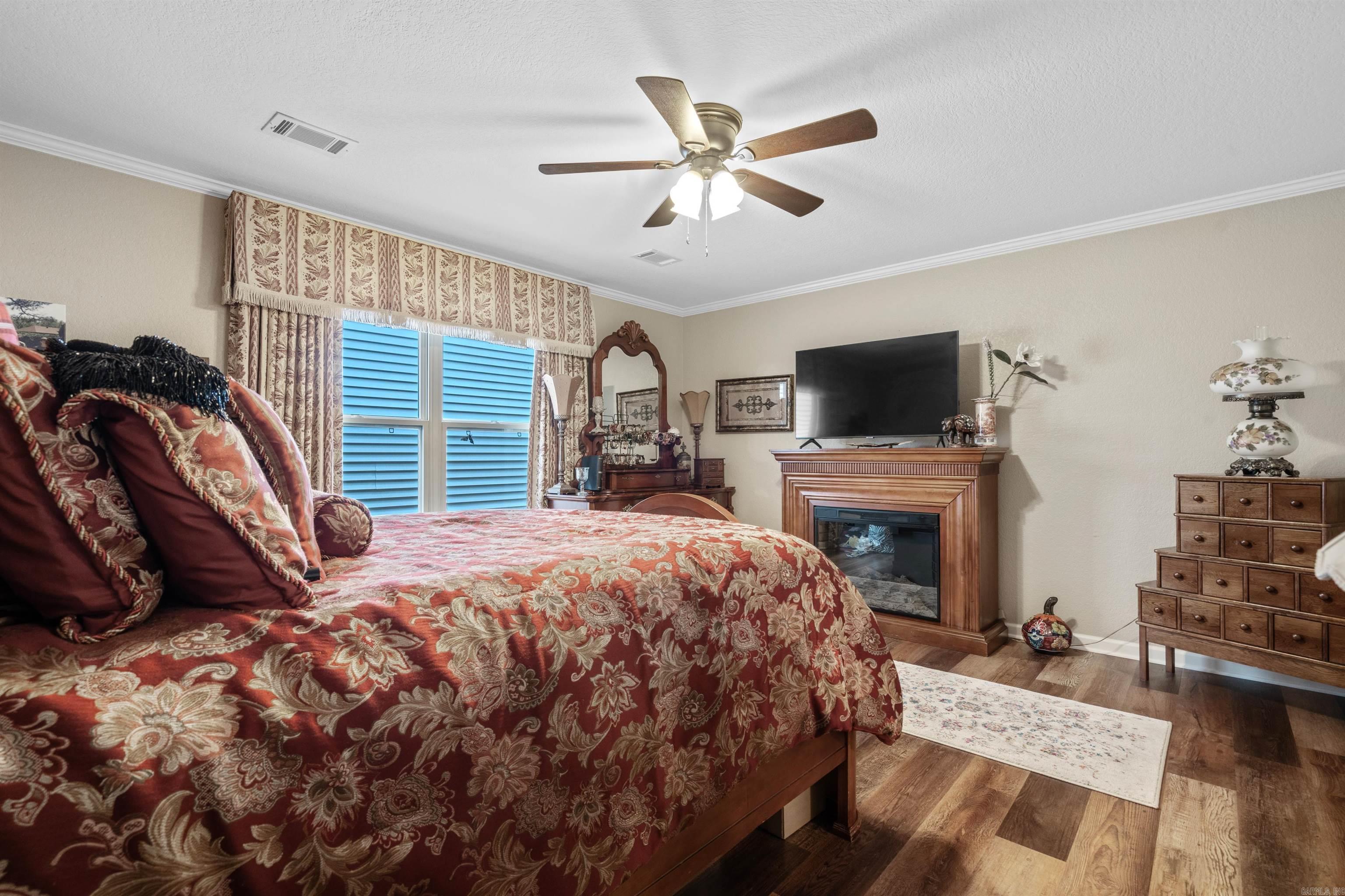 MAJESTIC LAKE VILLAGE TOWNHOMES - Residential