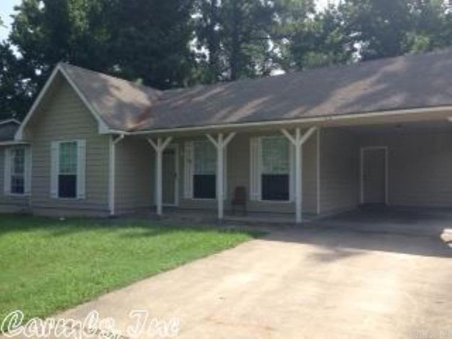 Cute home in heart of Cabot with fenced backyard. Call today for a show!