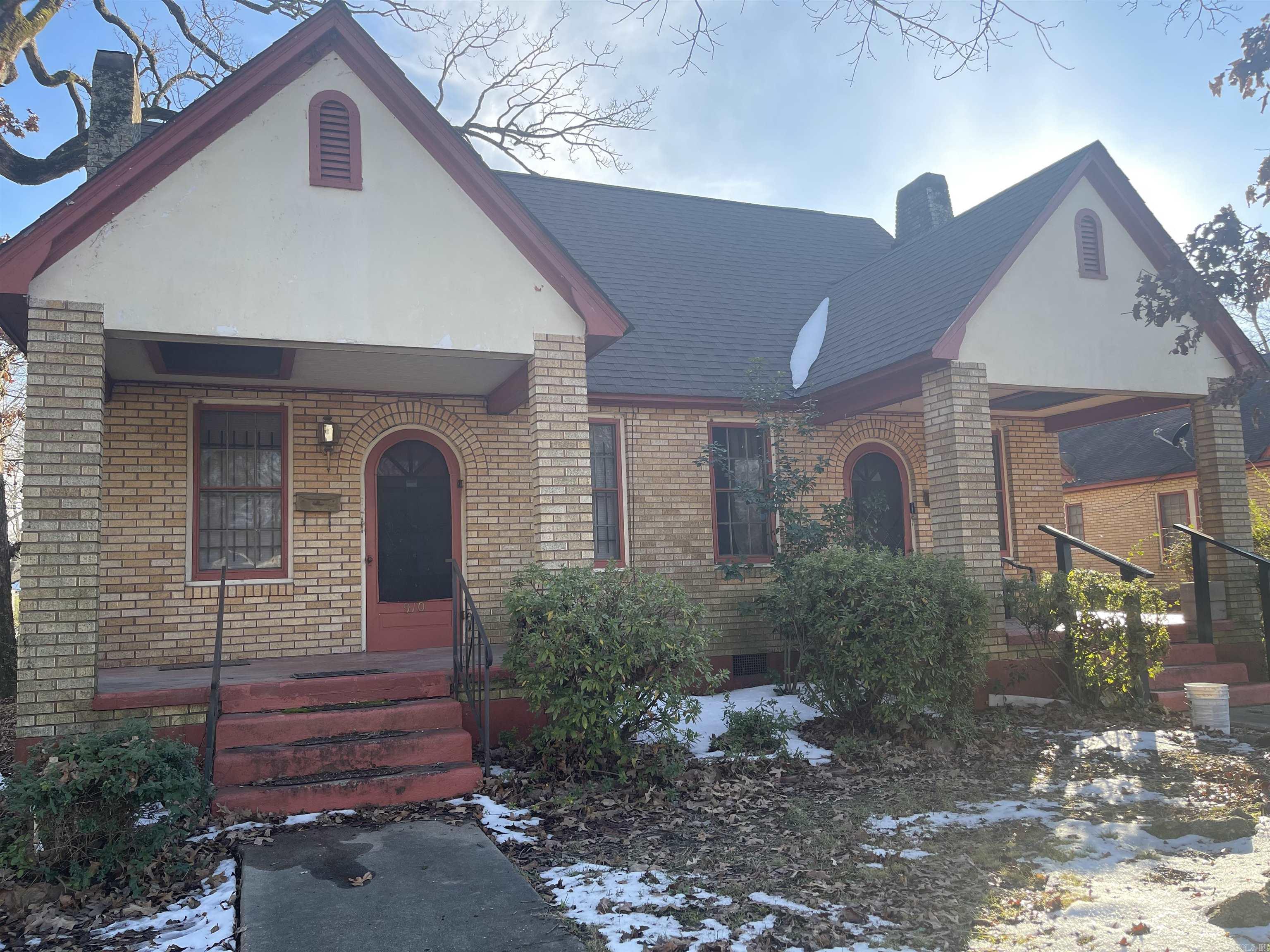 We are pleased to present this stunning duplex, featuring a total of 4 bedrooms and 2 baths, encompassing a spacious 2,396 square feet. Each unit offers a comfortable living environment and is currently generating rental income of $1000 per month, making this property an excellent investment opportunity. This well-maintained duplex is ideal for both investors and homeowners seeking the possibility of rental income. The layout provides ample living space, complemented by modern amenities and a welcoming atmosphere. Situated in a desirable neighborhood, this property is conveniently located near local amenities, schools, and parks, enhancing its appeal to potential renters and homeowners alike. Donāt miss the chance to own this exceptional duplex that combines comfort, style, and income potential. For more information or to schedule a viewing, please contact us today.