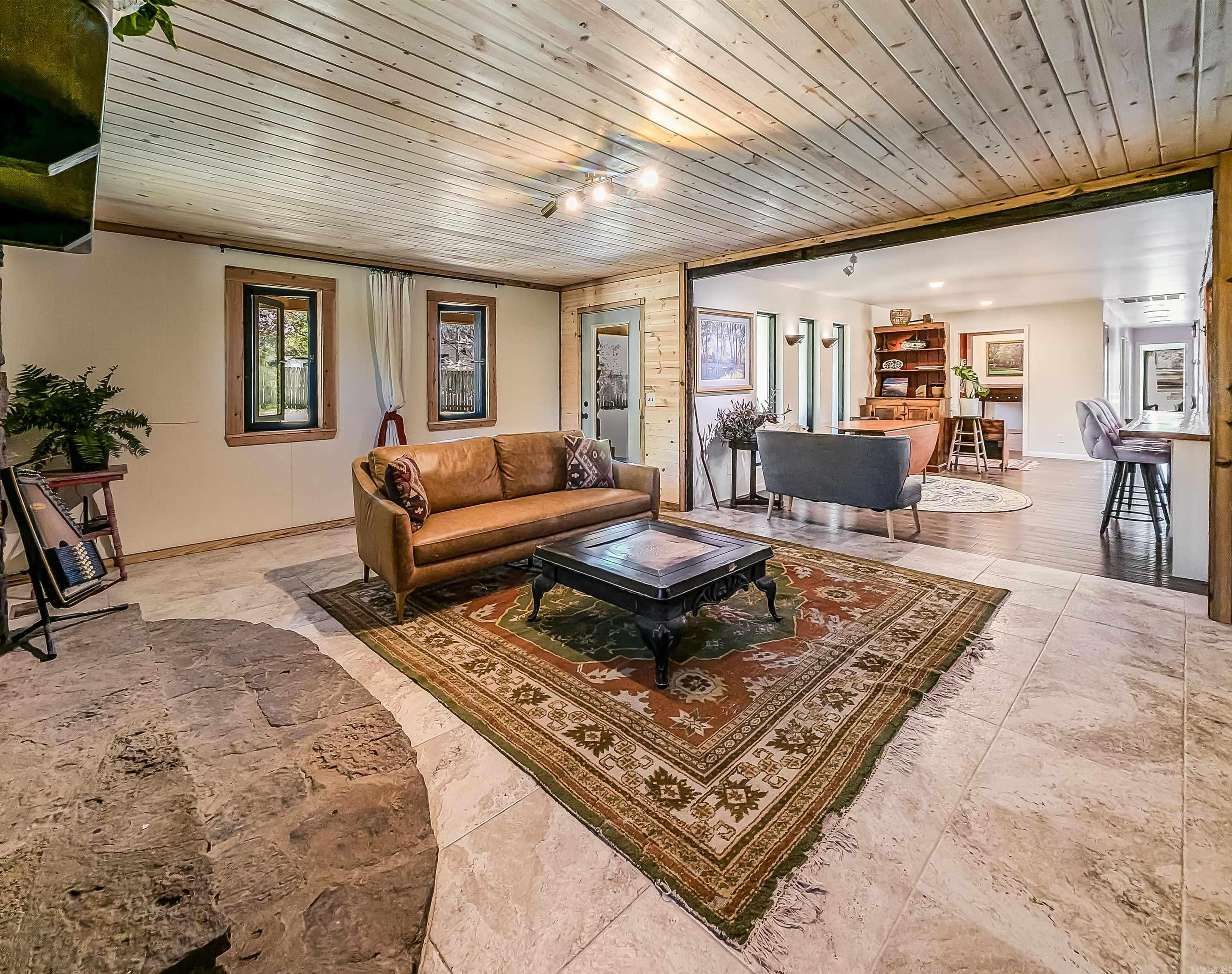 MOUNTAIN VIEW - Residential