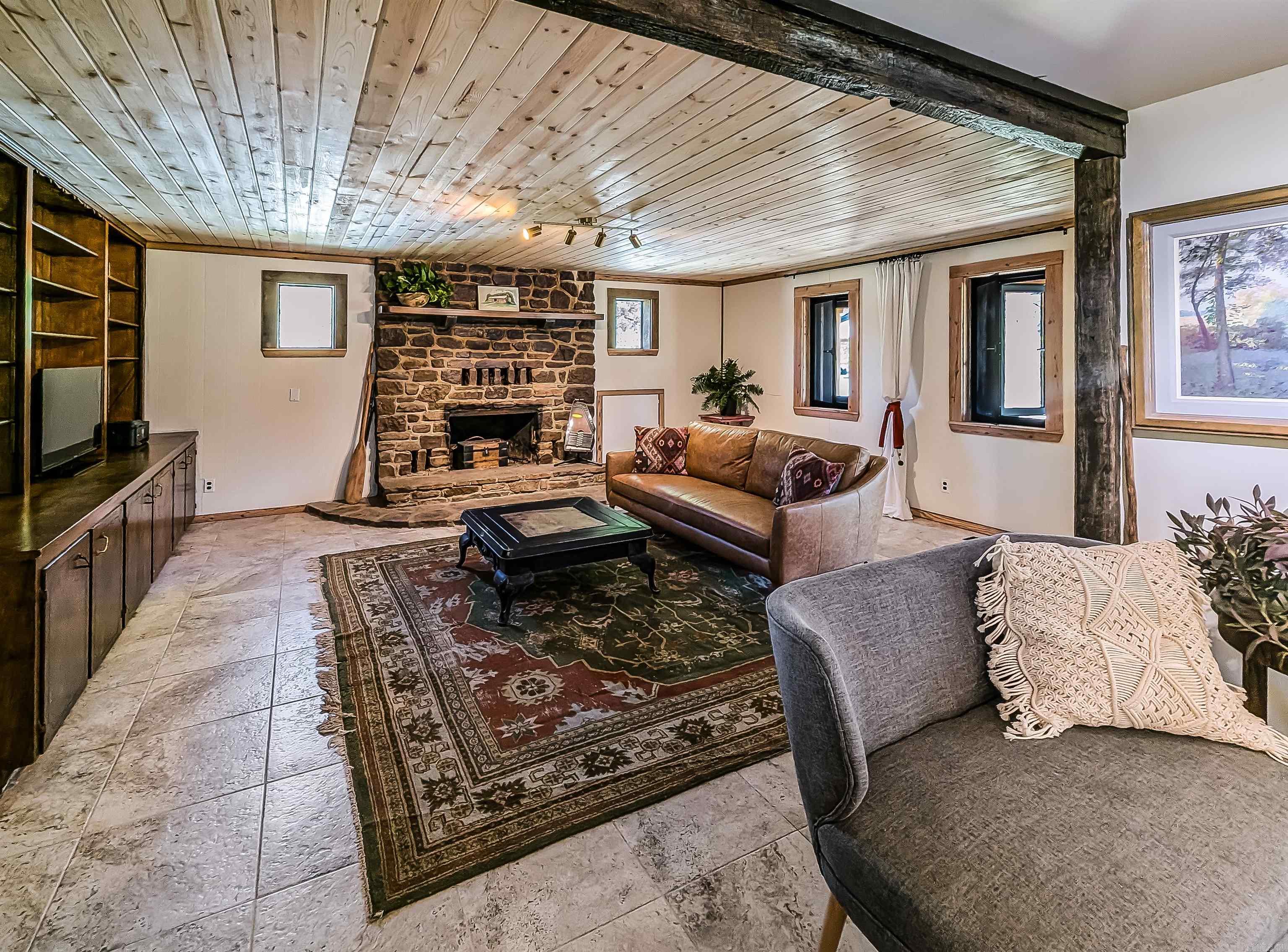 MOUNTAIN VIEW - Residential