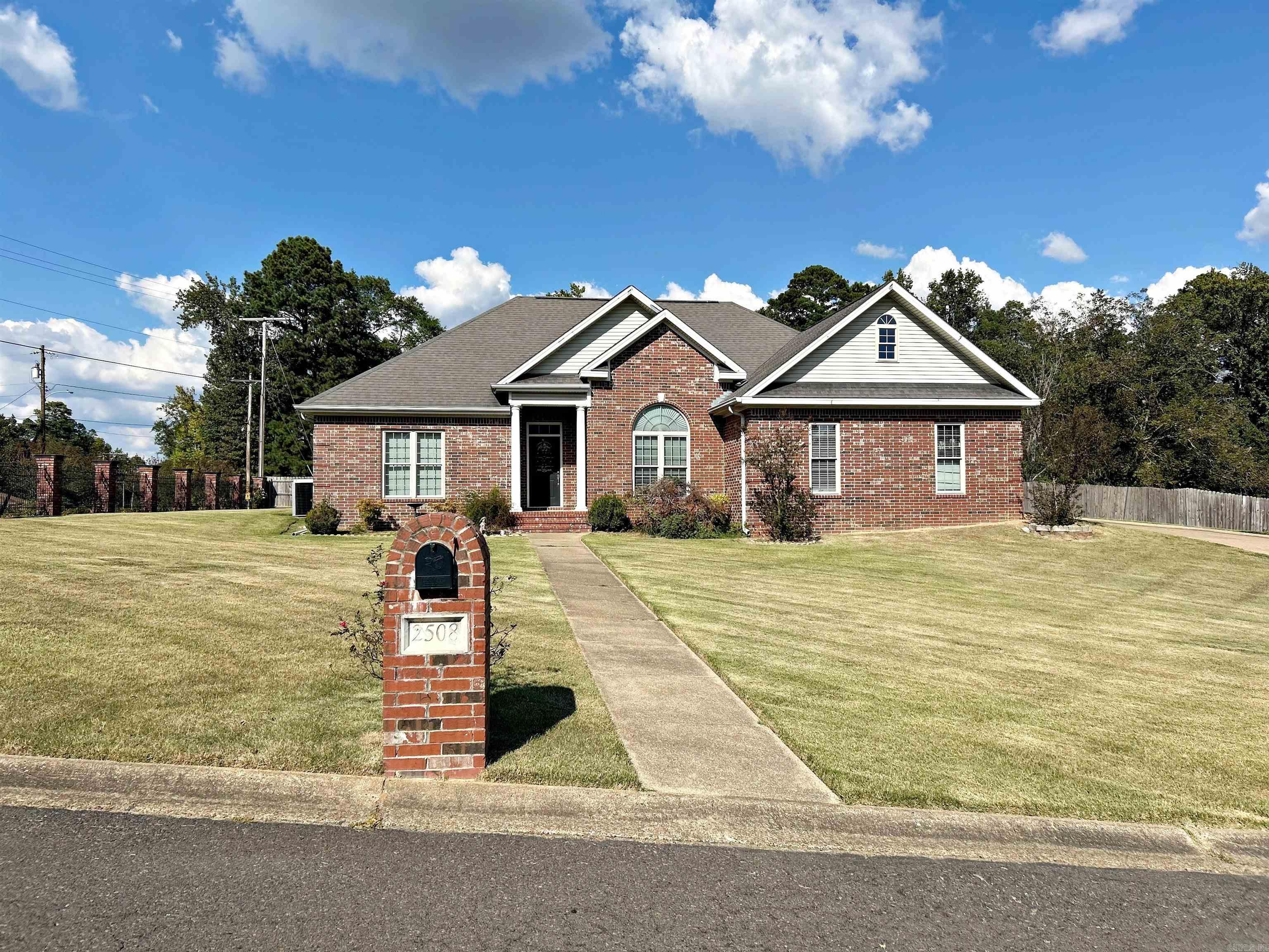 WILLOW BROOK - Residential