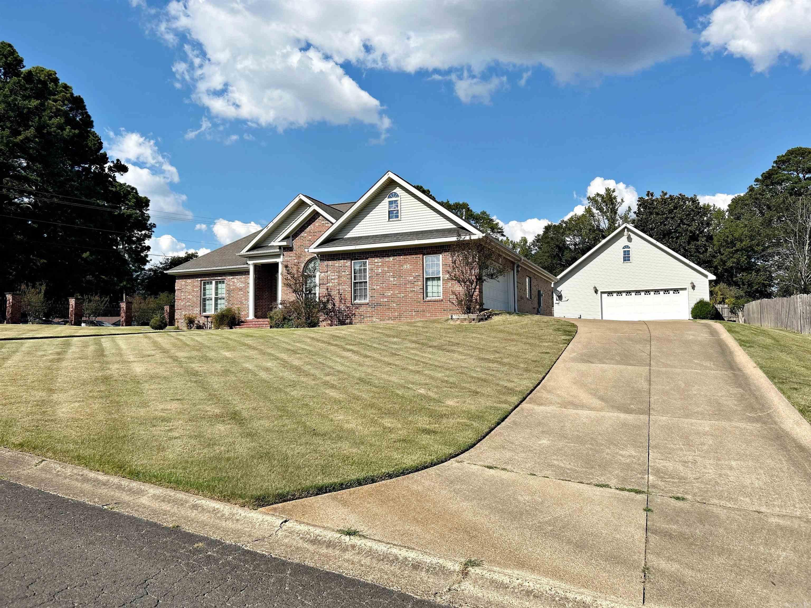 WILLOW BROOK - Residential