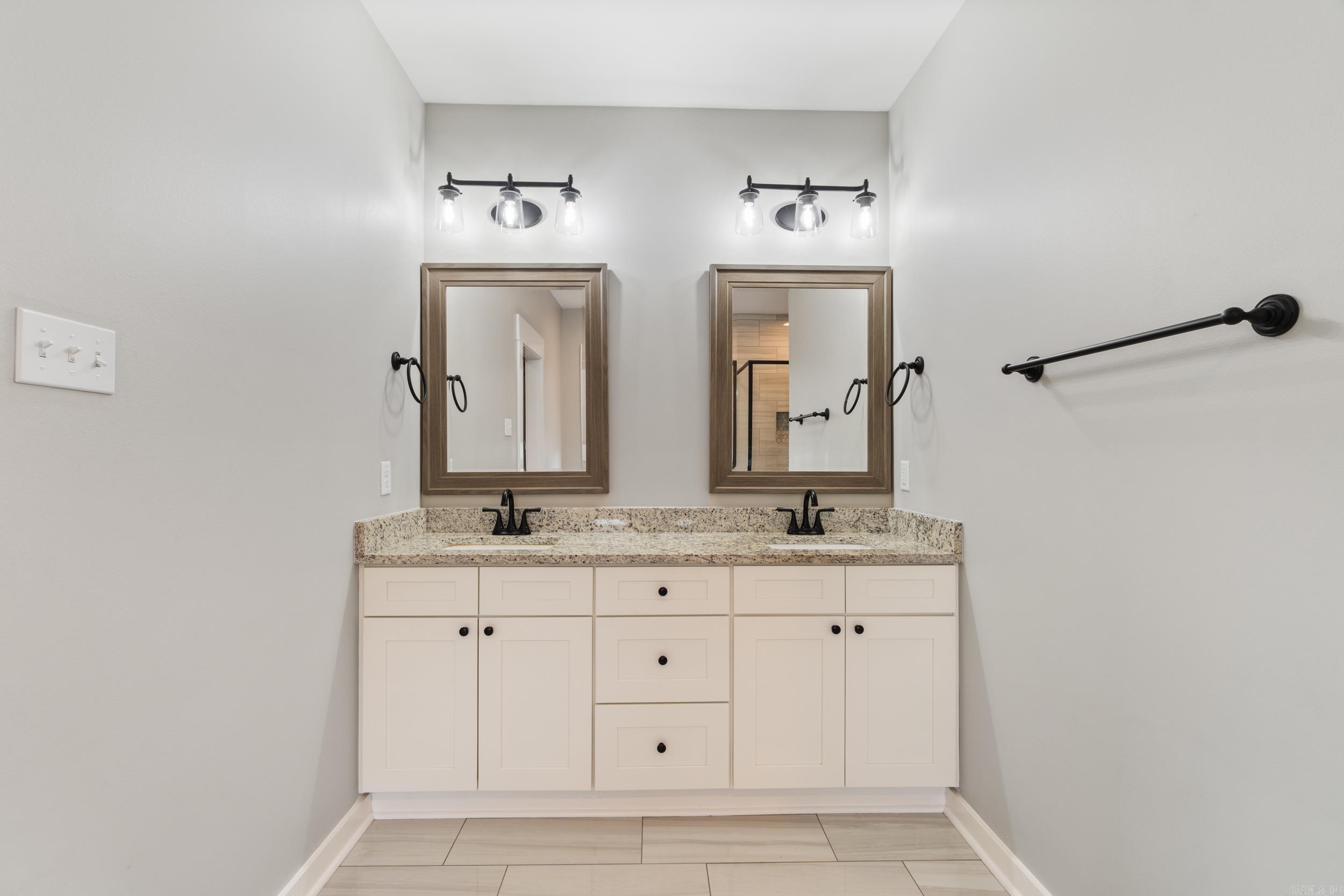 KENSINGTON - Residential