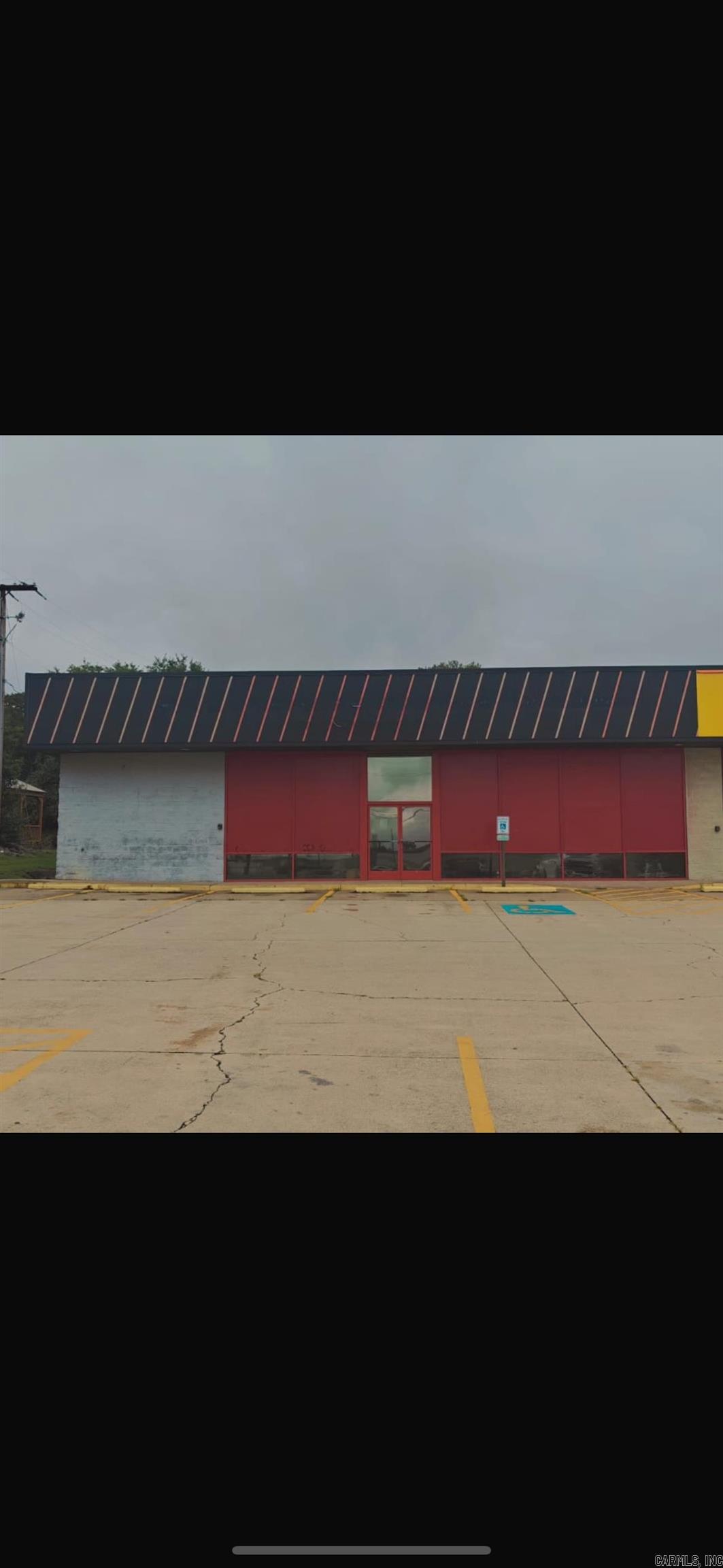 Great open space, former Autozone. Insurance office & /arcade No Restaurants allowed