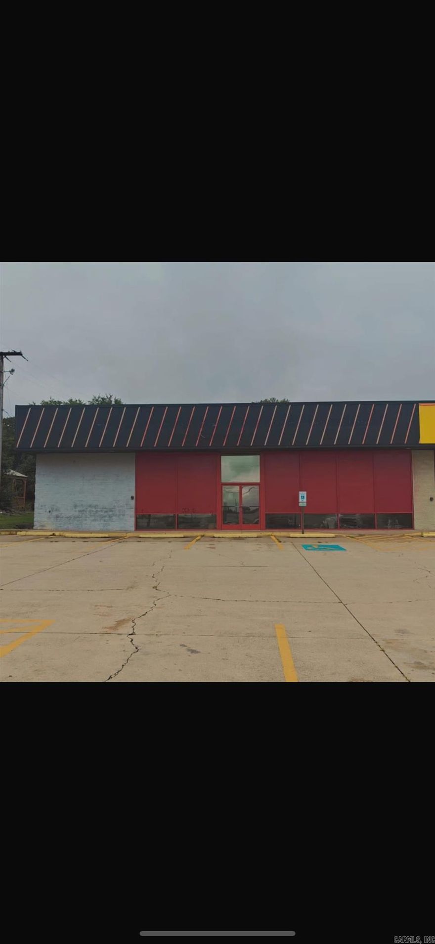 Great open space, former Autozone. Insurance office & /arcade No Restaurants allowed