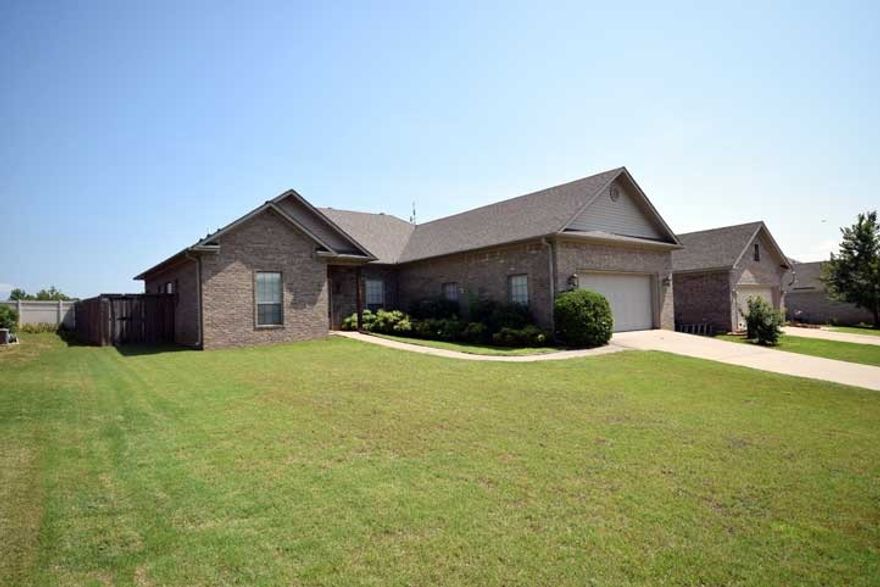 This 3bd/2ba home sits in a quiet neighborhood in Mayflower. It has a split floor plan, gas fireplace and 2 car garage. It's a brick home with a fenced yard close to the High School. Master has tiered ceilings and huge closet and is Move-In Ready! New roof Aug 2015.