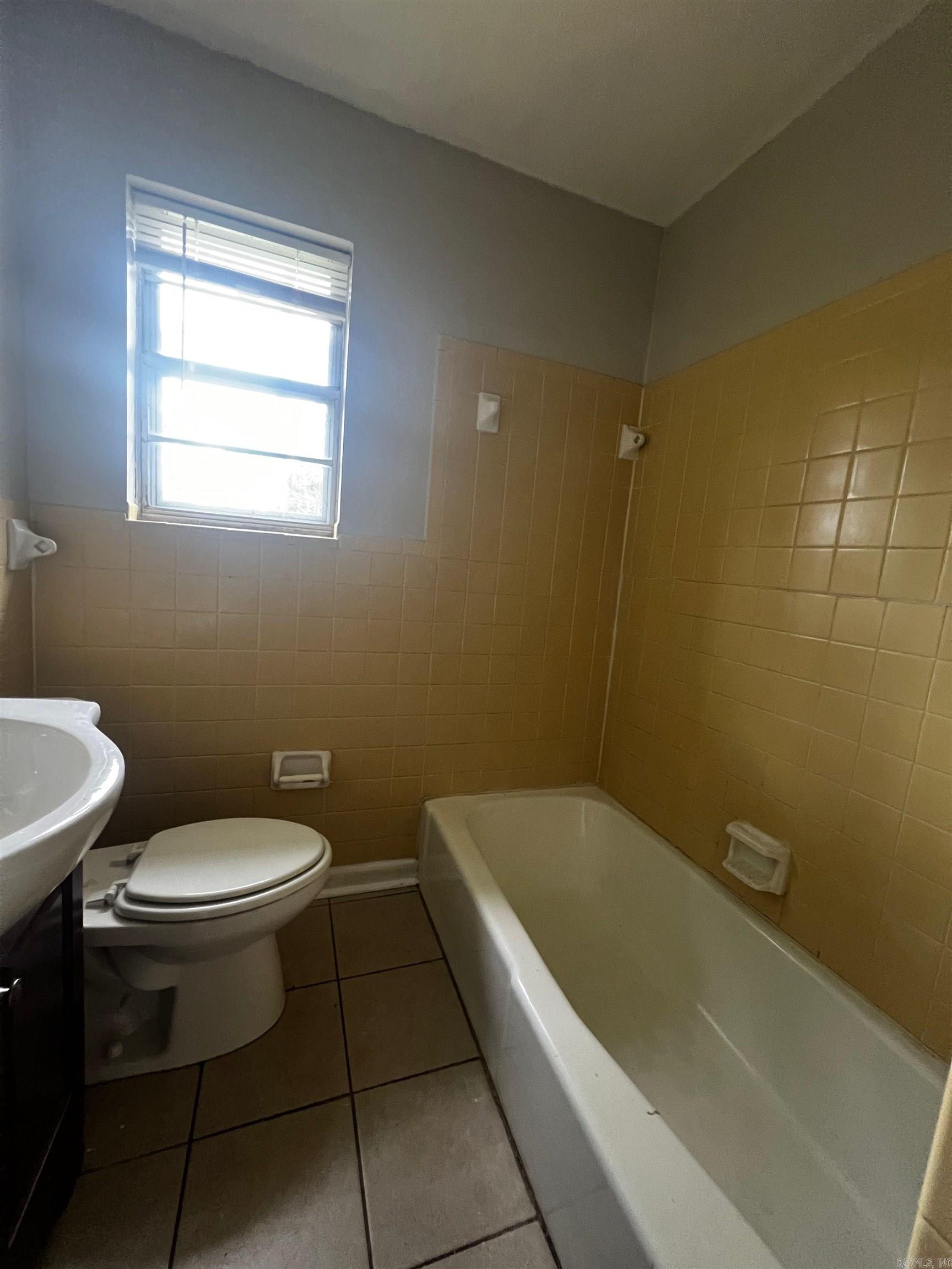 Pine Wood - Residential Lease