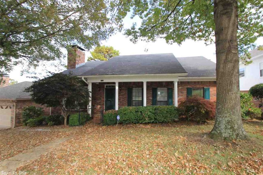 LOCATION WLR,Patio home nestled inside a charming quiet neighborhood, GlenEagles. This home is roomy and comfortable w/3 large bdroms& 2 full bathrms, plus a very lg bonus room with its' own A/C unit. Updates to this home in 2013 new gas furnace, A/C unit, in 2011 new roof, 2010 new wall oven, convection, corian counter tops.  Sprinkler system in manicured level lawn. Covered porch in backyard, under home ample storage, ADT serviced security system, well cared for home.  Great neighbors, very strong POA.