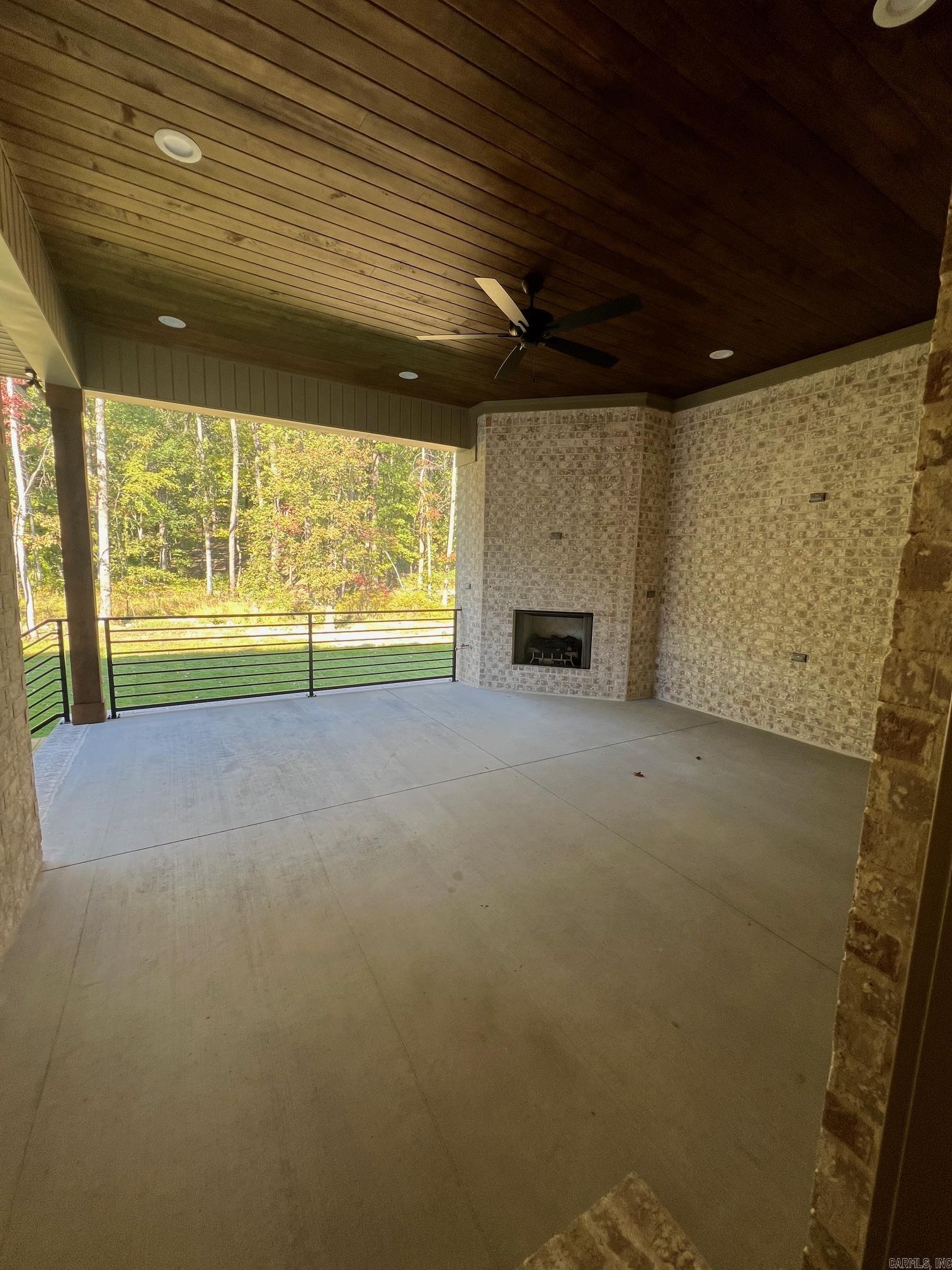 BEAR DEN ESTATES - Residential