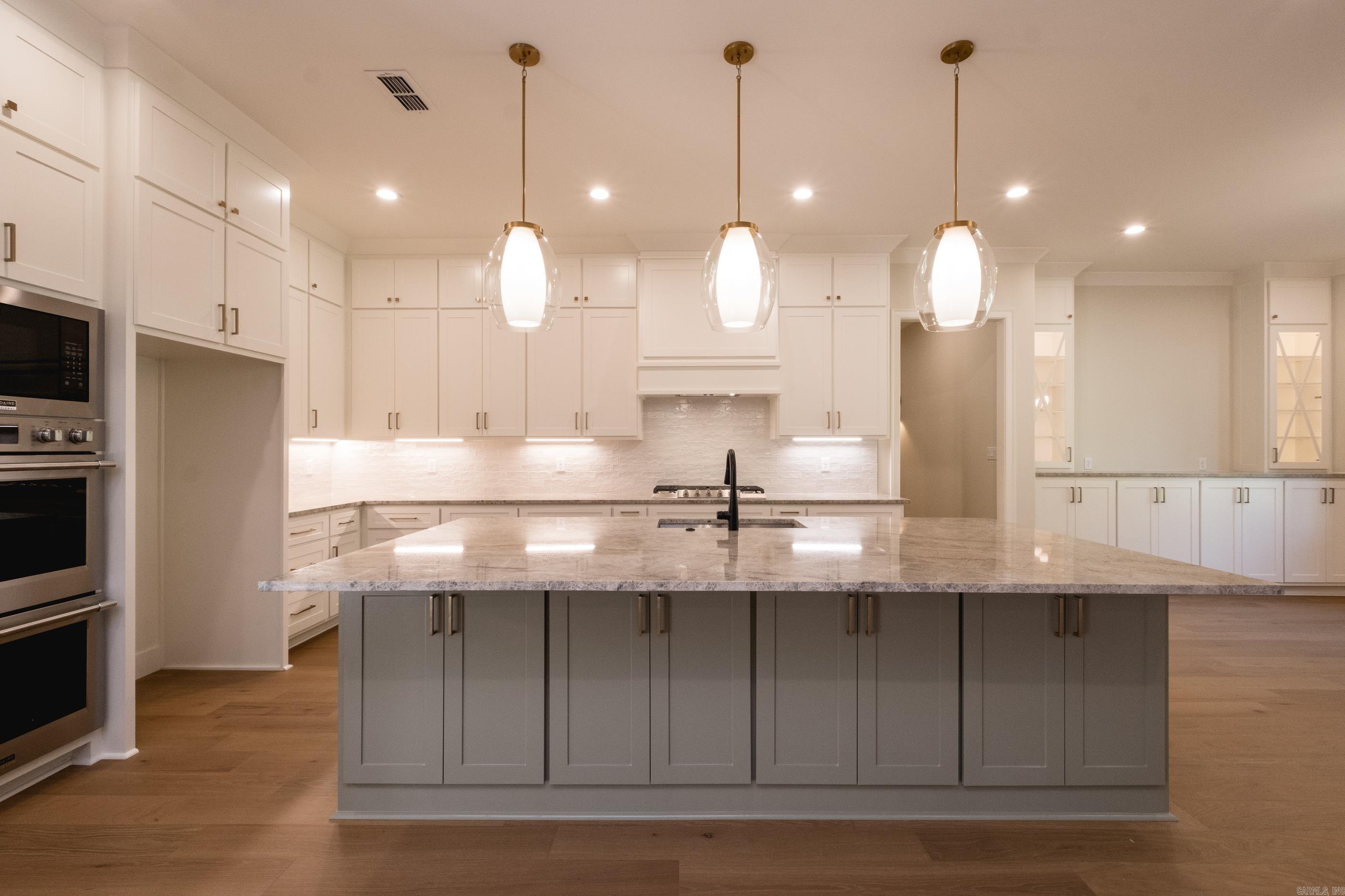 BEAR DEN ESTATES - Residential
