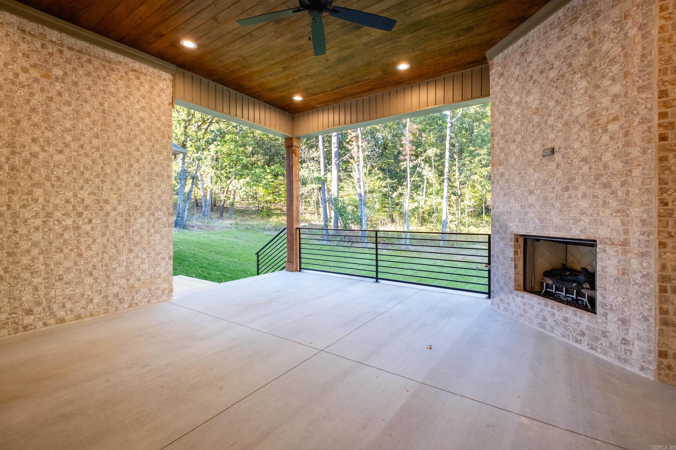 BEAR DEN ESTATES - Residential