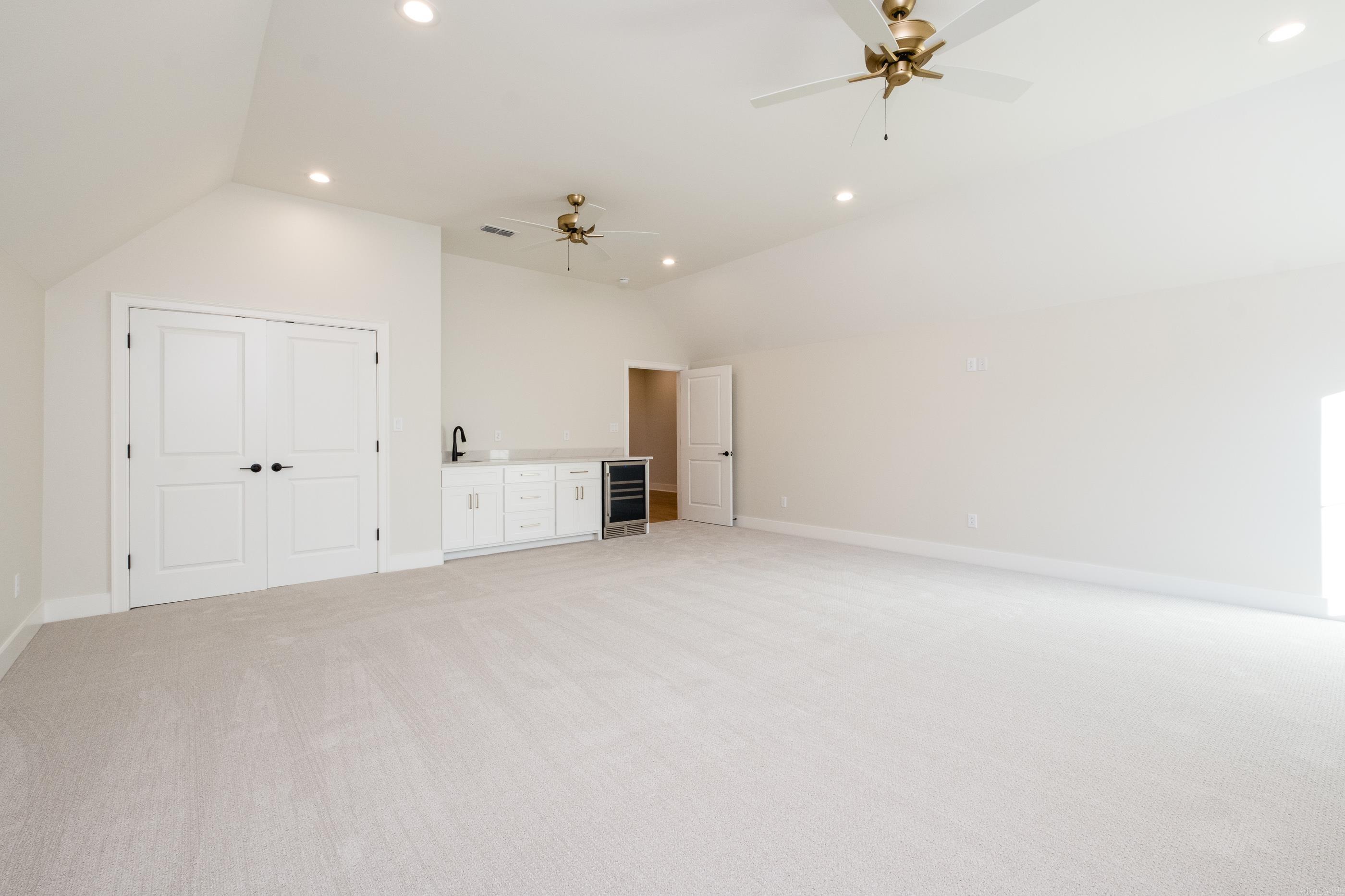 BEAR DEN ESTATES - Residential