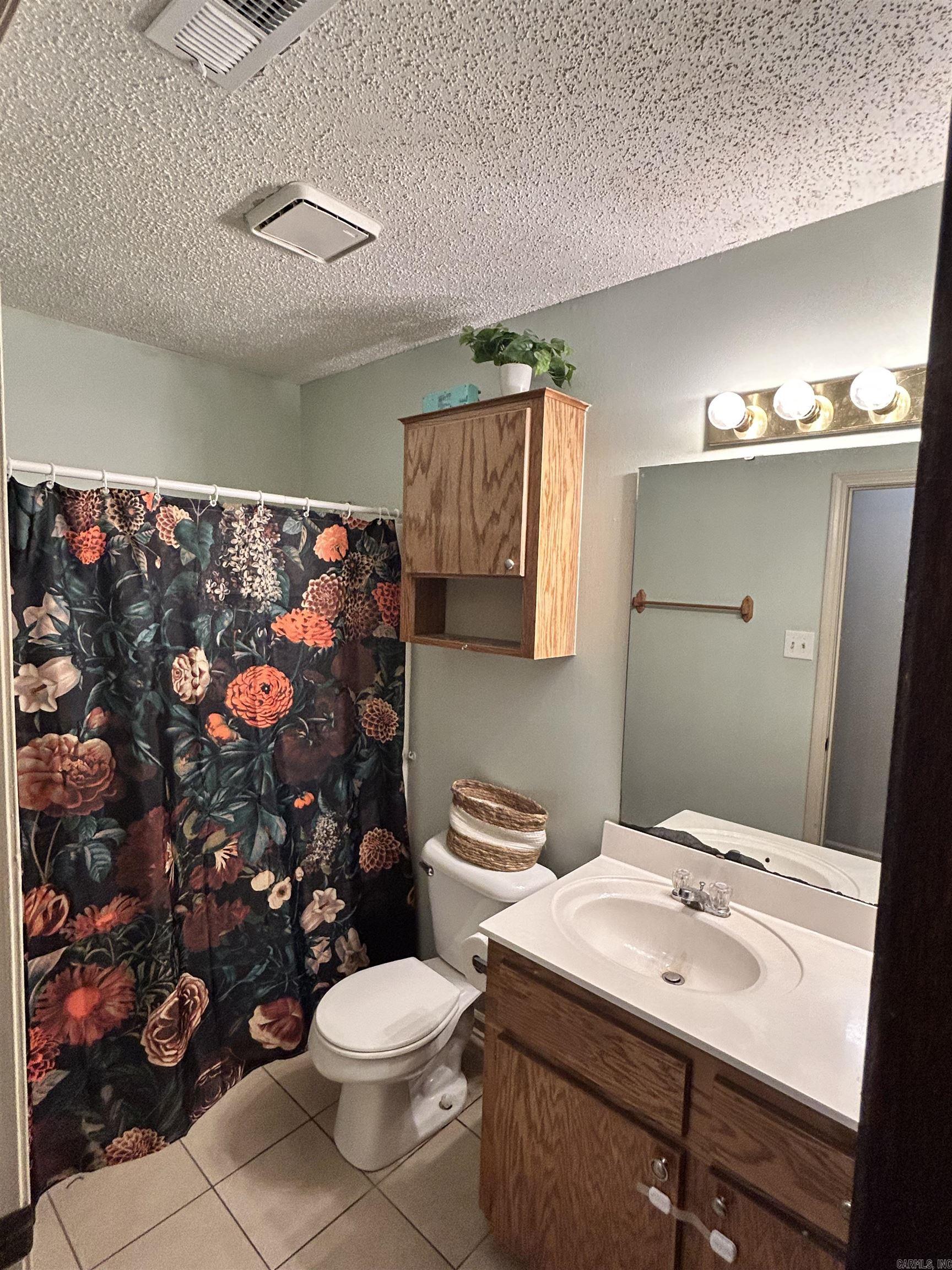 ASHLEYS OAKS ADDN - Residential