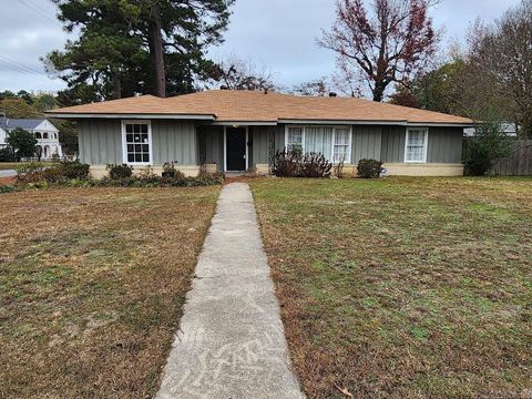 Photo of 510 E 6th Street, El Dorado, AR 71730 (MLS # 25049440)