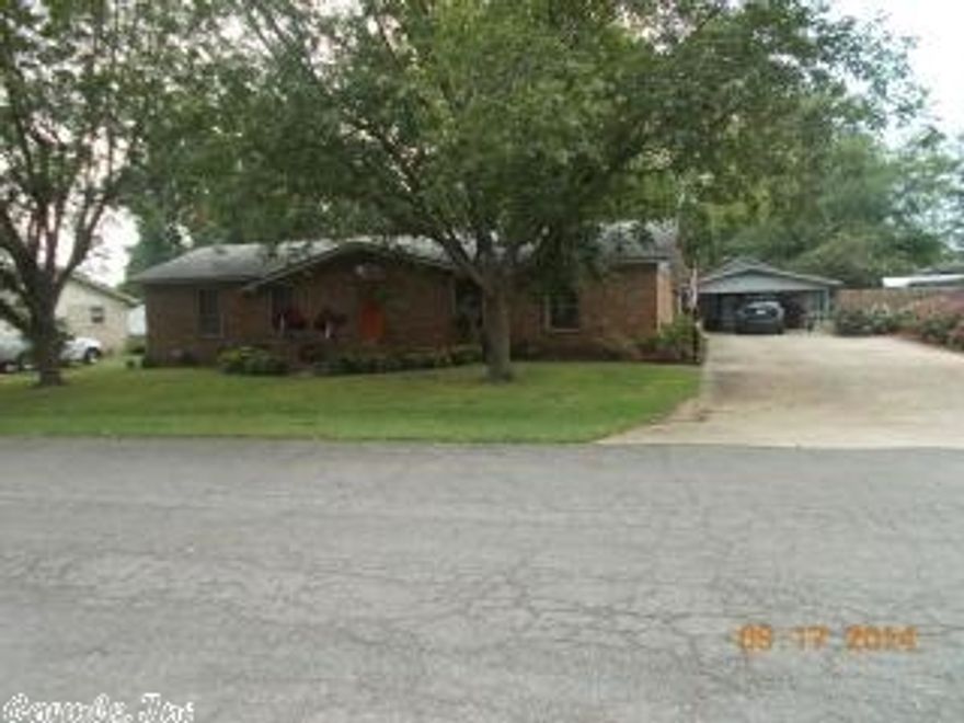 Looking for a unique floor plan with lots of square footage? Check out this great 3bed 2bath home sitting in the heart of the growing town of Beebe! This 1586 sq ft home features a 288 sq ft covered porch and a 960 sq ft shop building. Come check it out today!!!