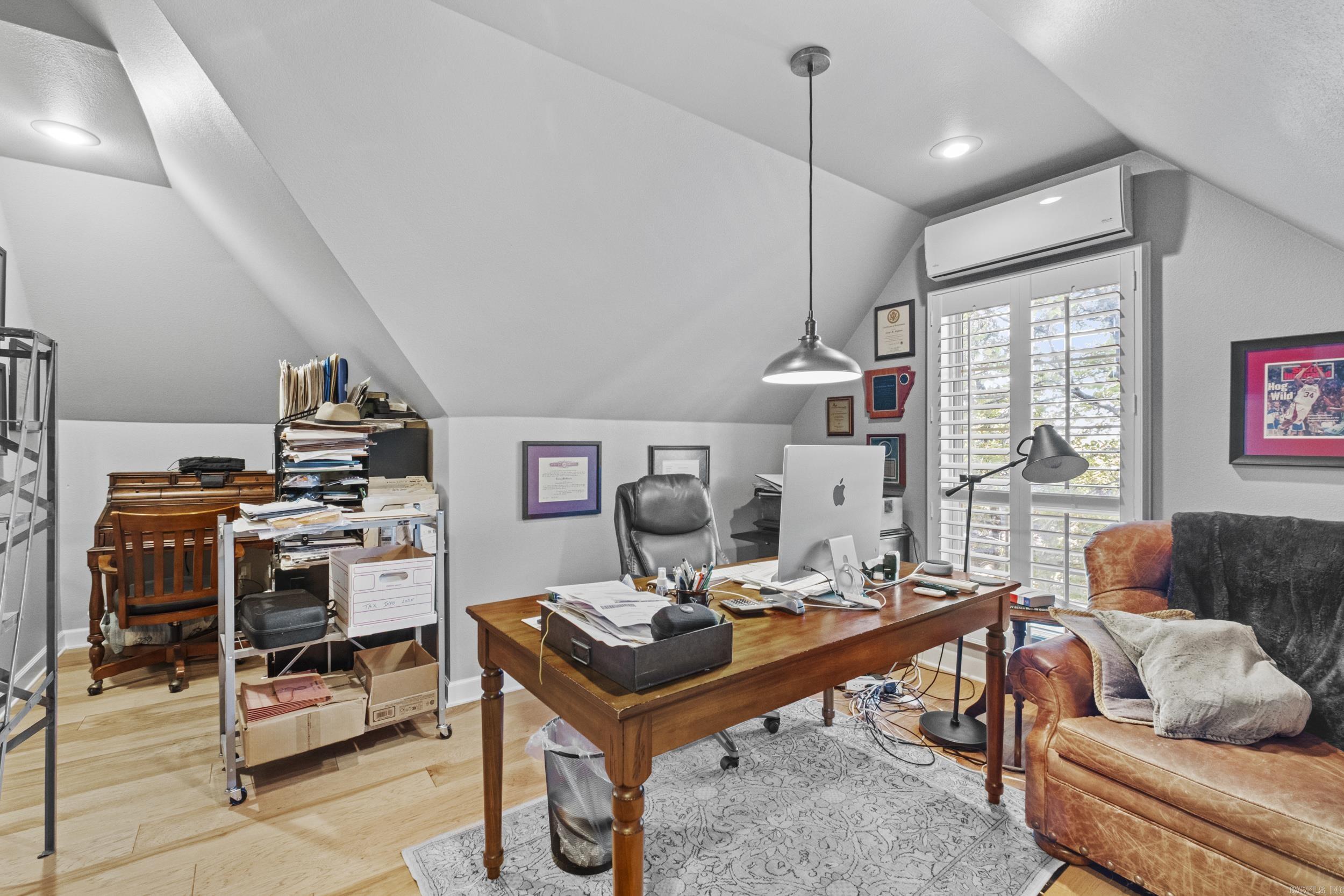 RIVER OAKS - Residential