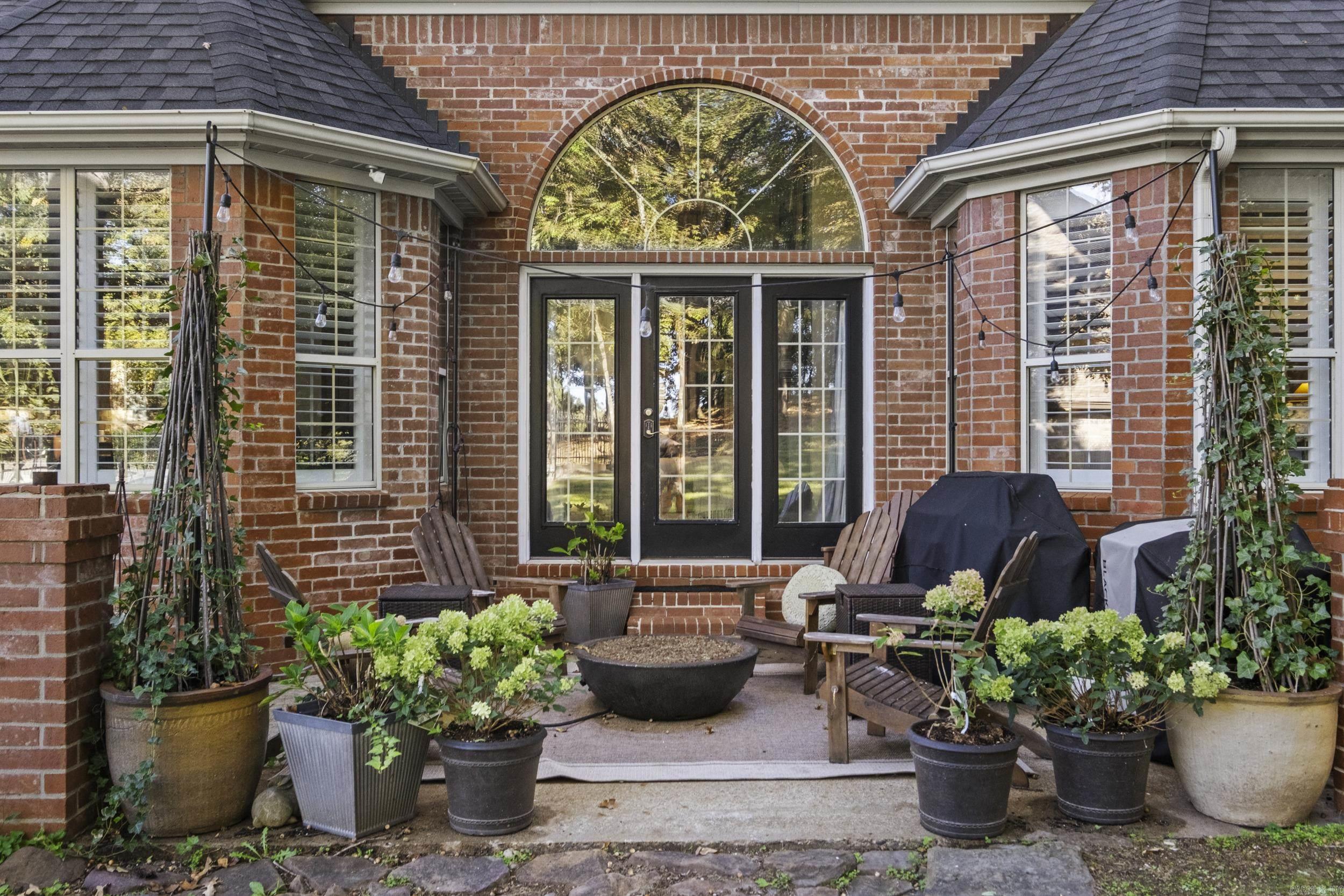 RIVER OAKS - Residential