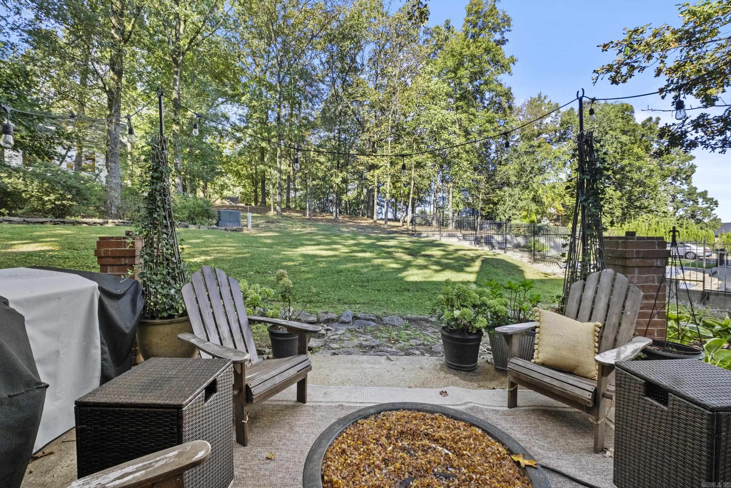 RIVER OAKS - Residential