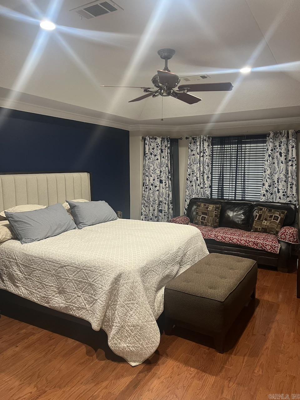 ENCLAVE - Residential