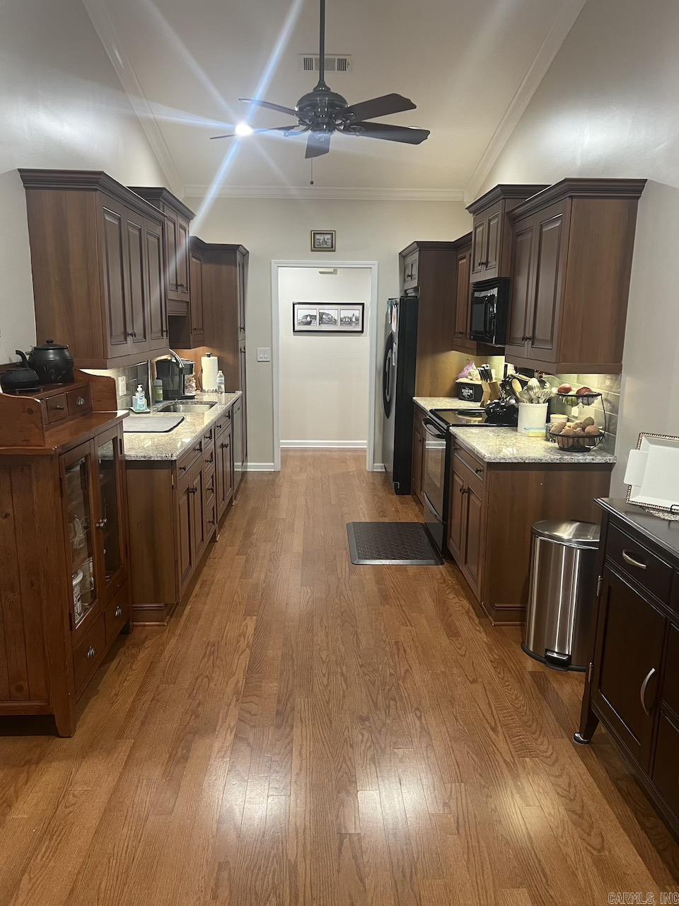 ENCLAVE - Residential