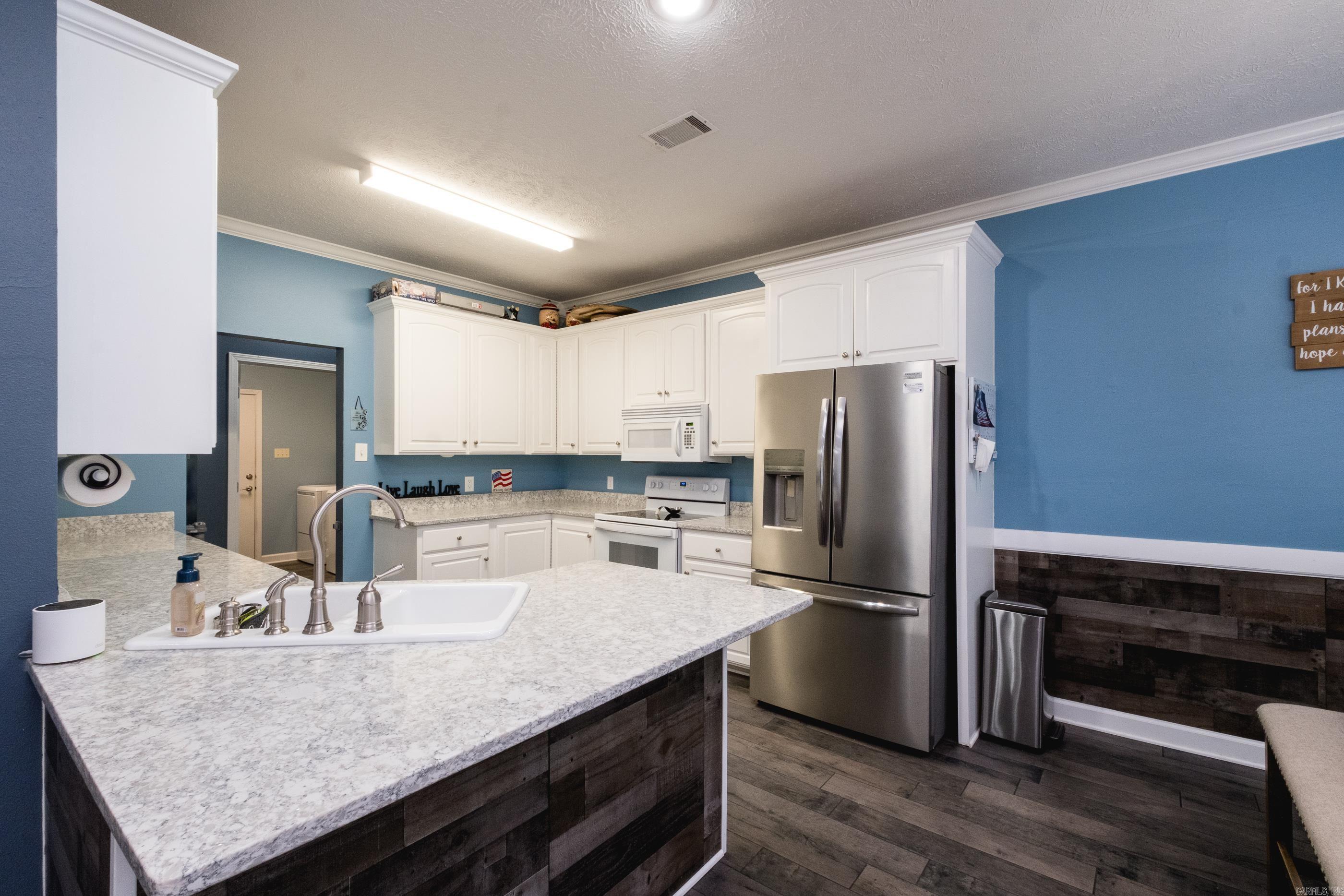 MCKENZIE MEADOW - Residential