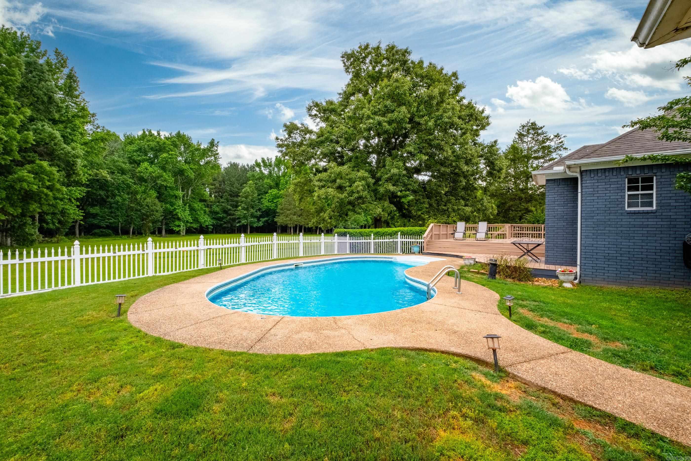 MCKENZIE MEADOW - Residential