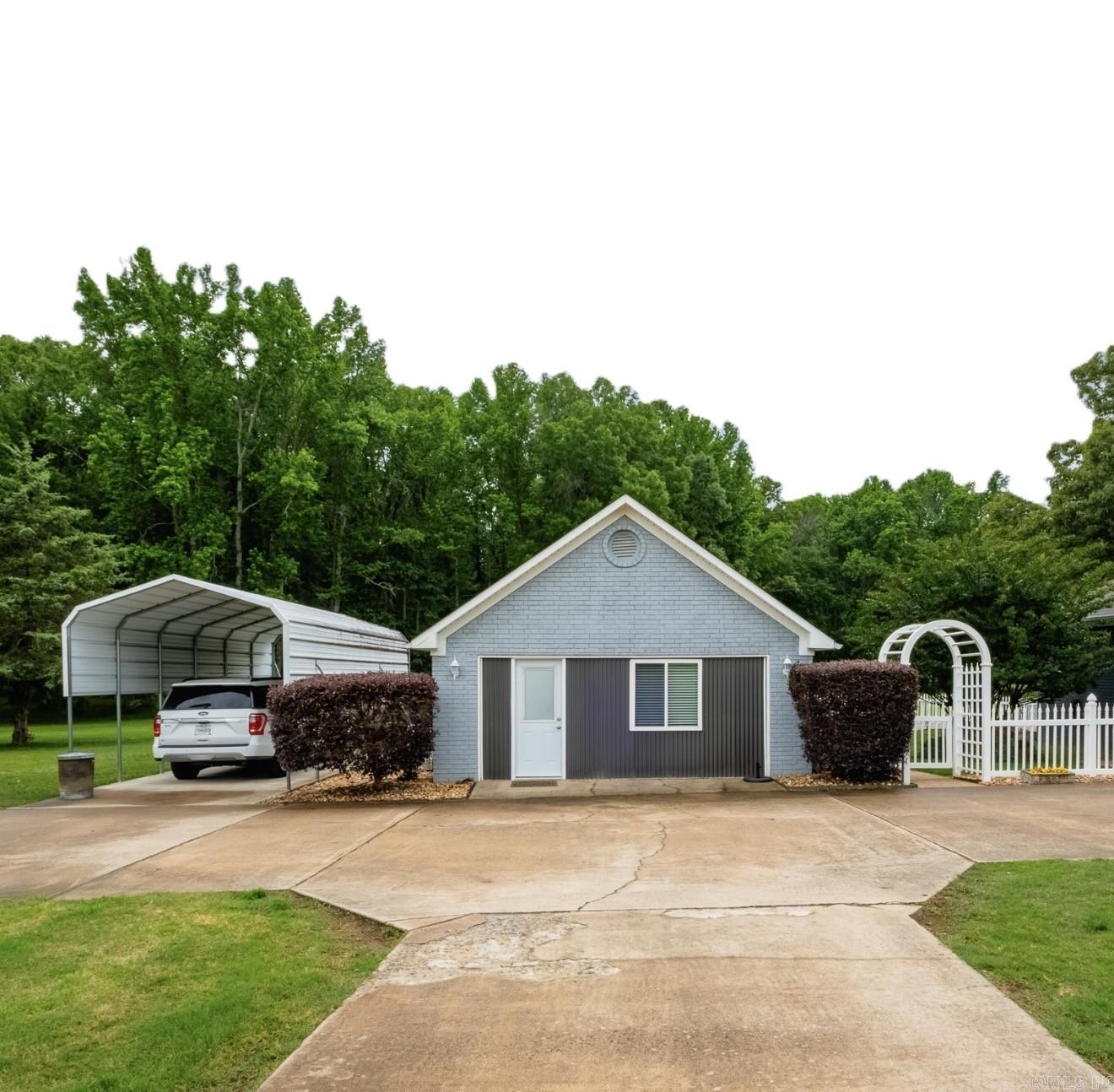 MCKENZIE MEADOW - Residential