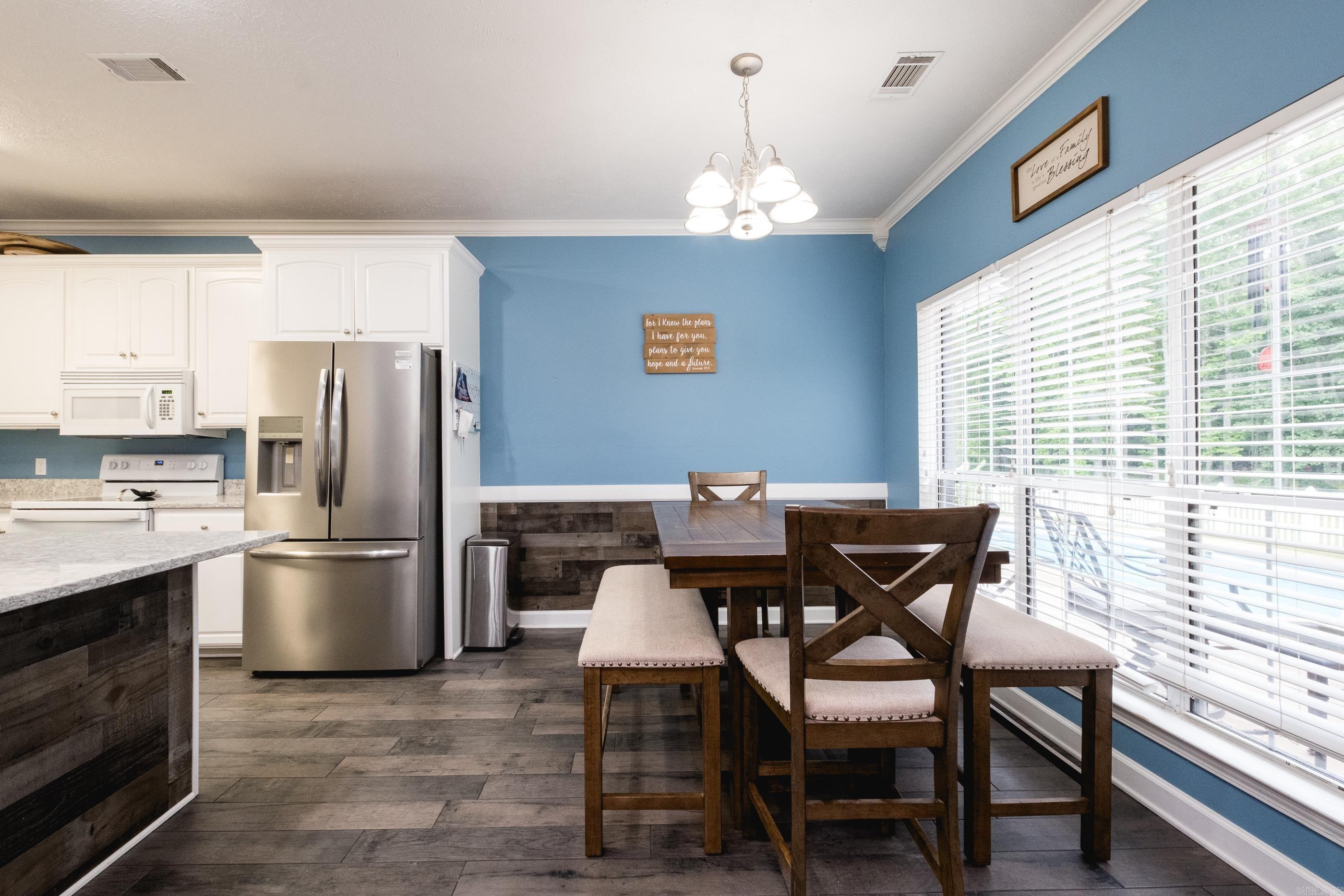 MCKENZIE MEADOW - Residential