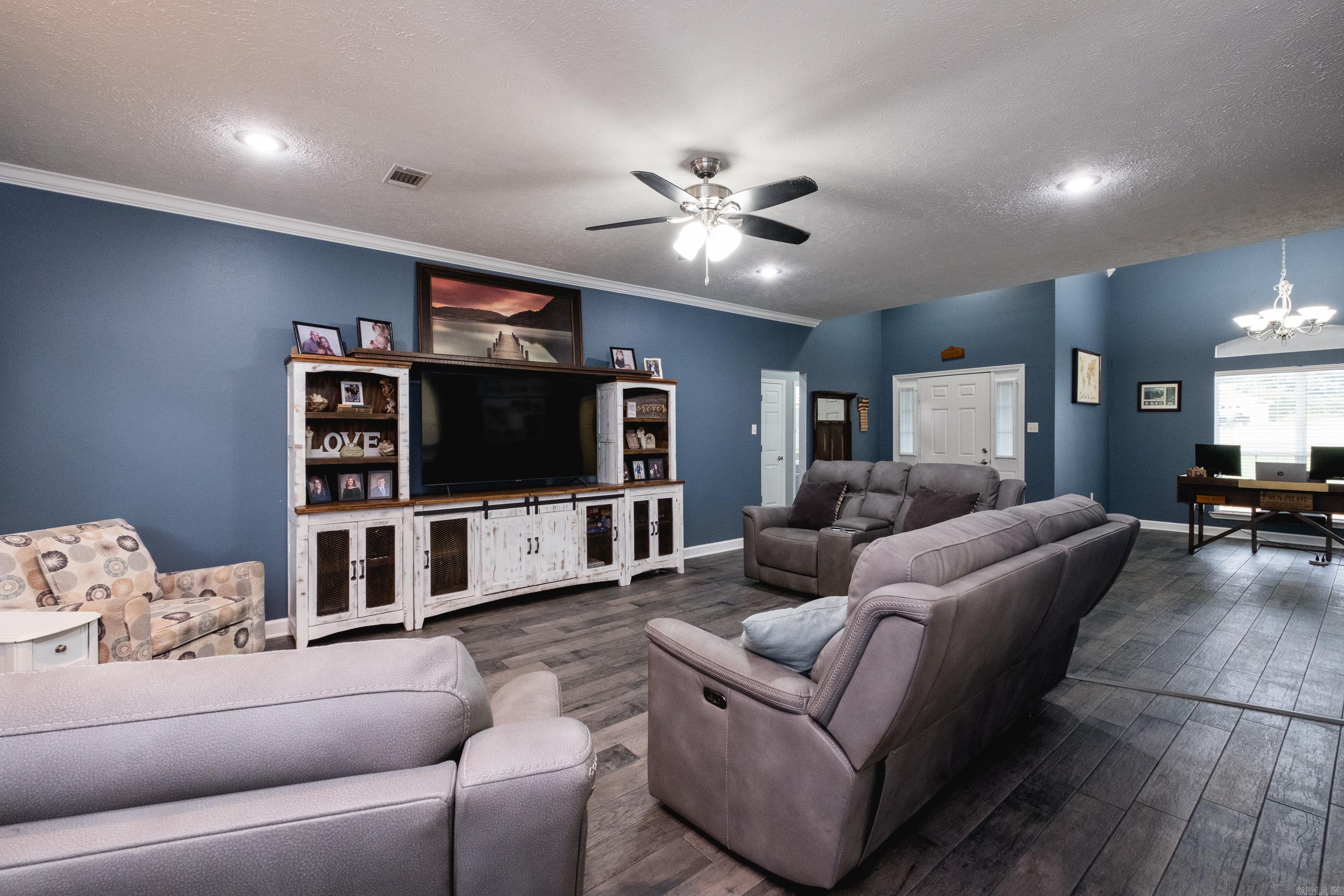 MCKENZIE MEADOW - Residential