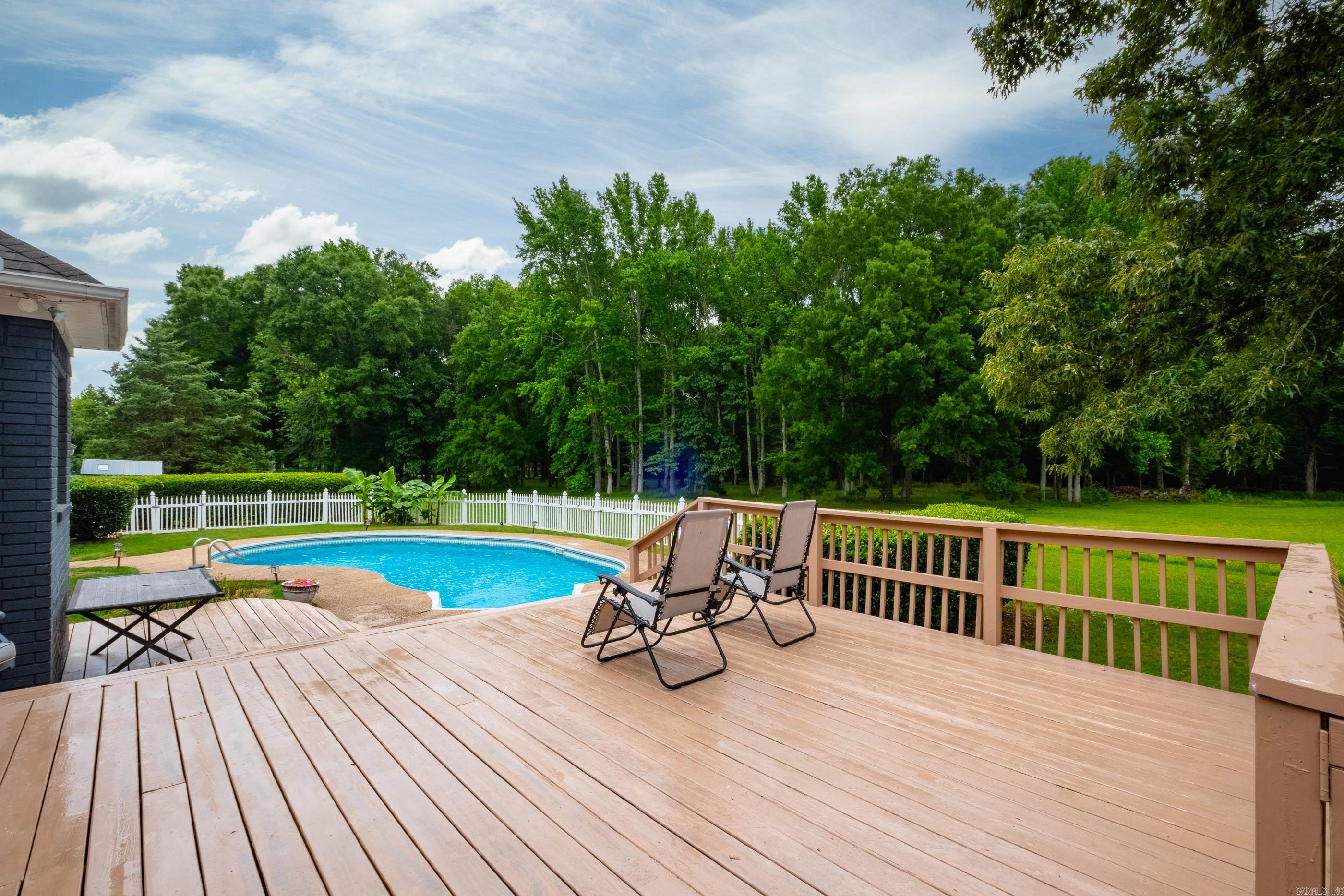 MCKENZIE MEADOW - Residential