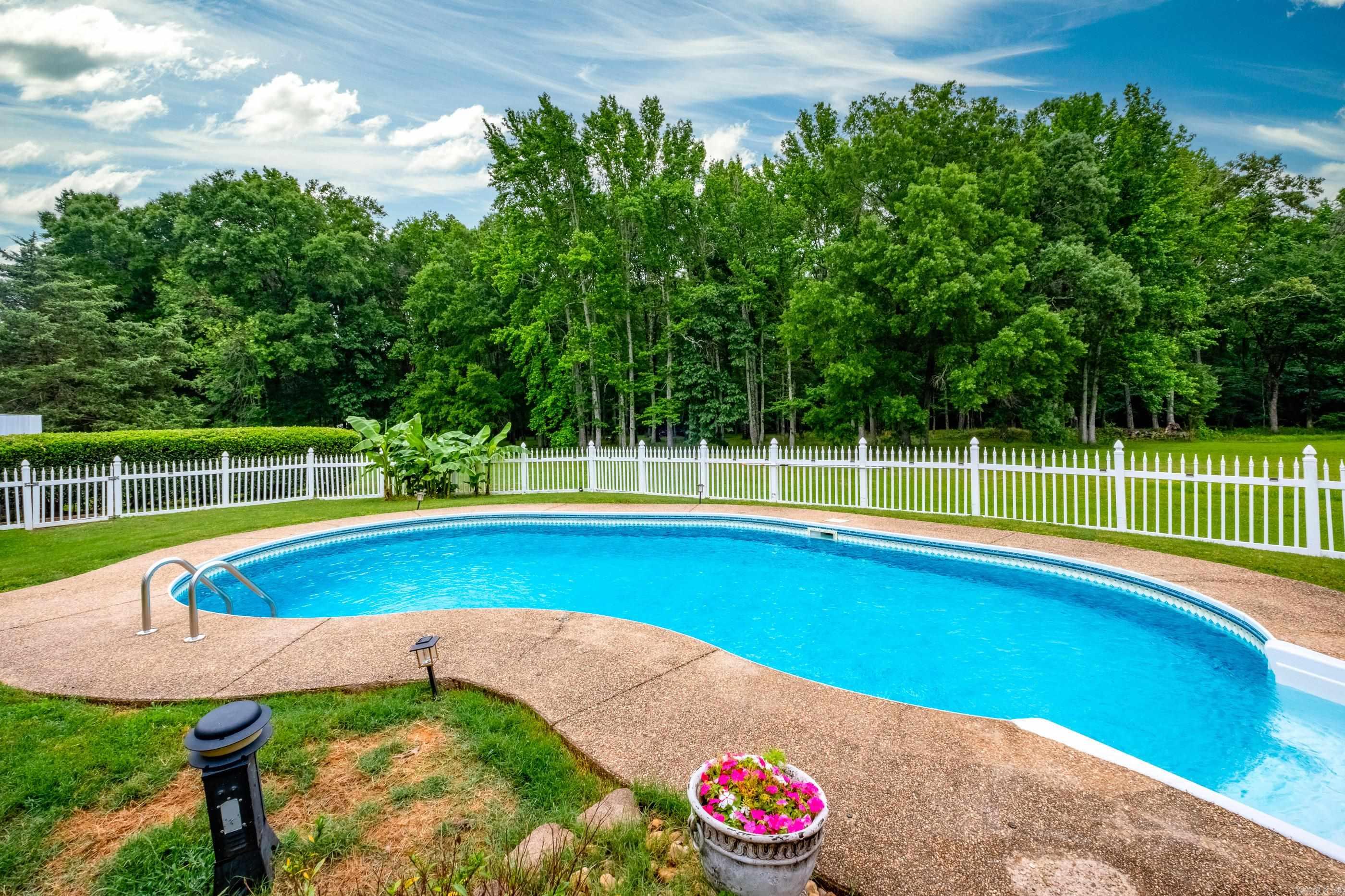 MCKENZIE MEADOW - Residential