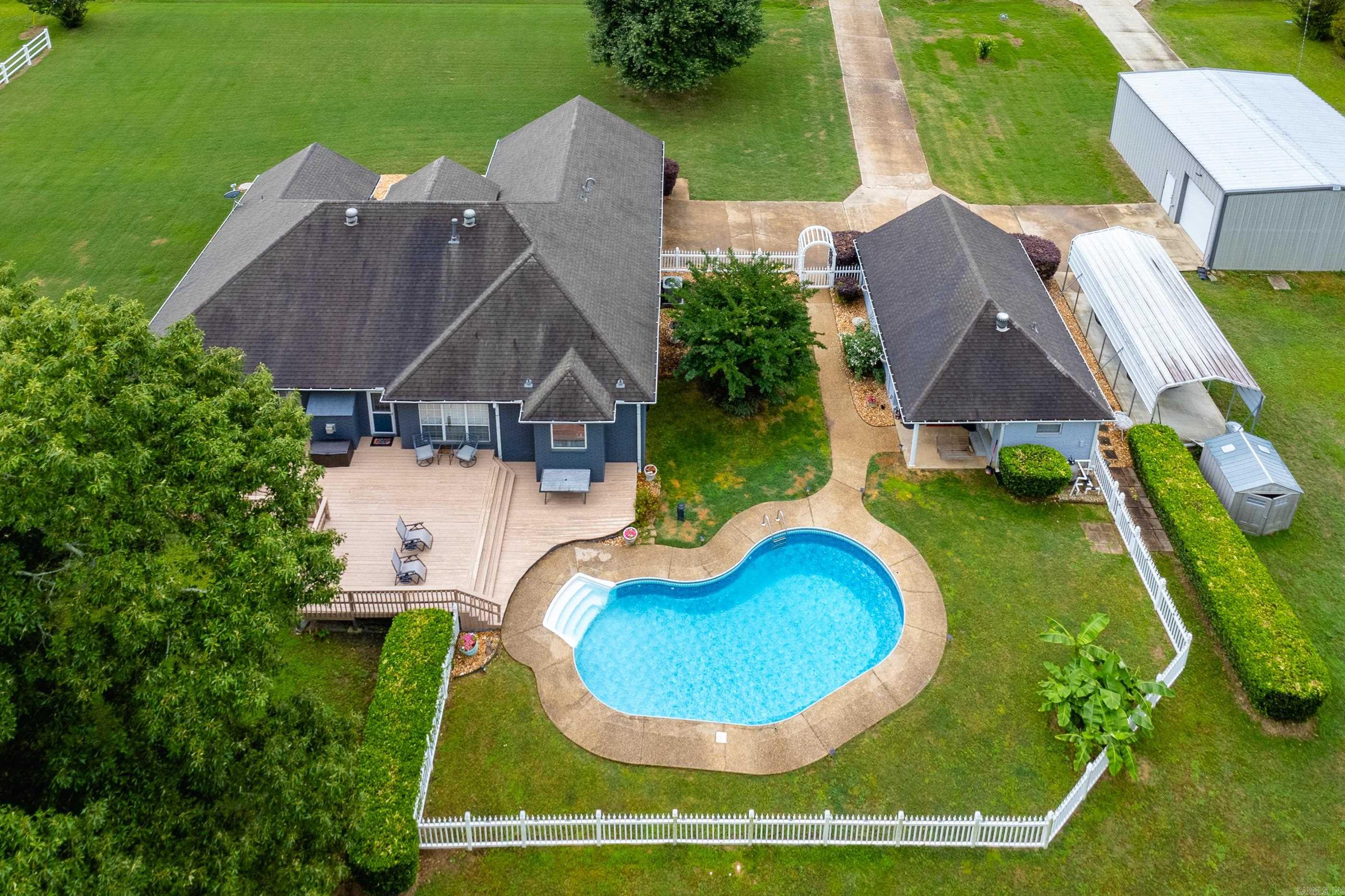 MCKENZIE MEADOW - Residential