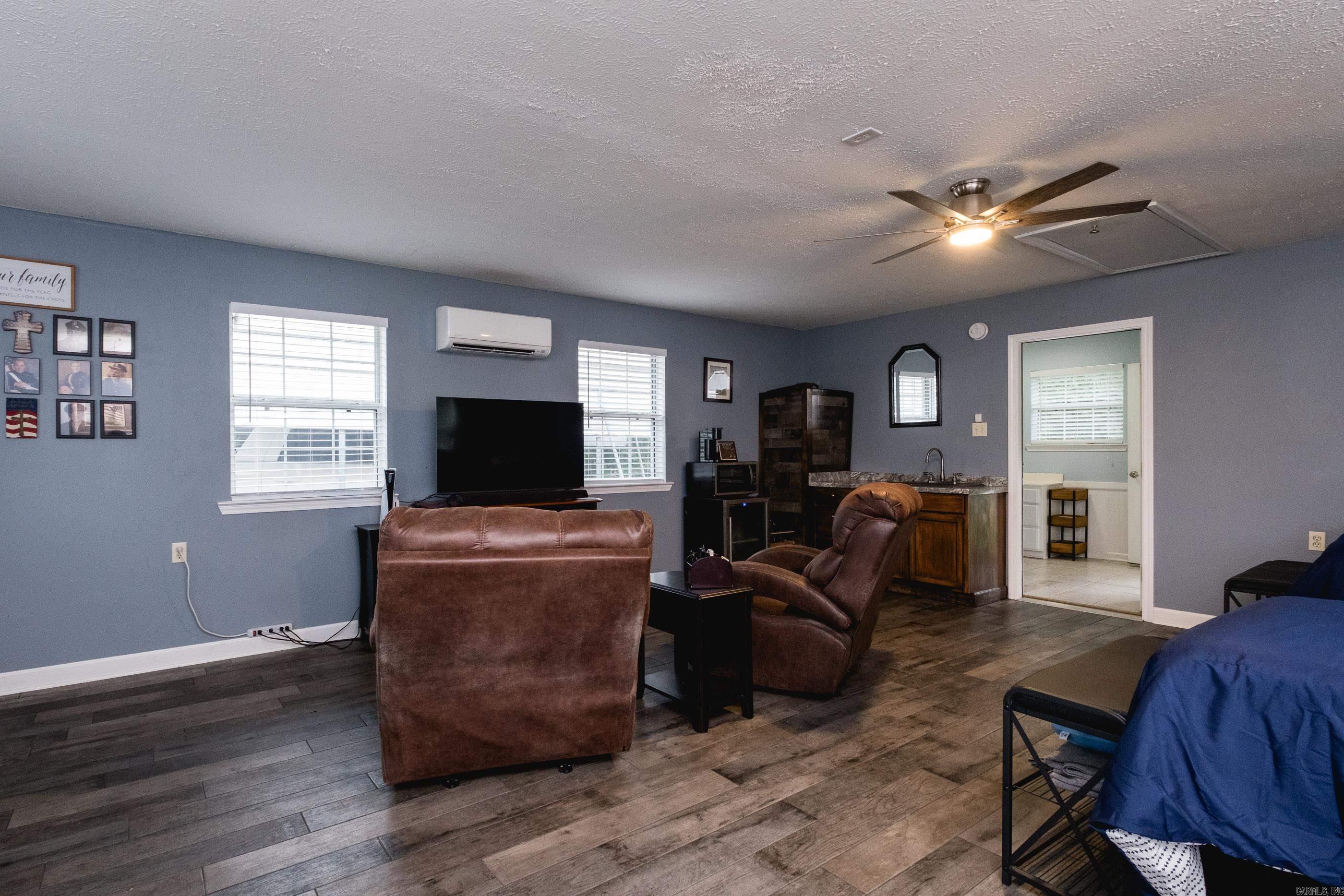 MCKENZIE MEADOW - Residential