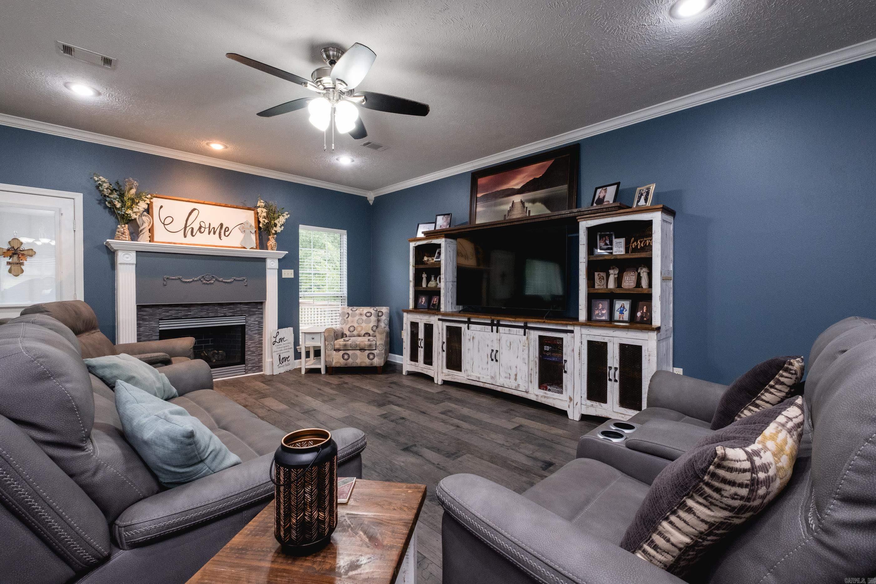 MCKENZIE MEADOW - Residential