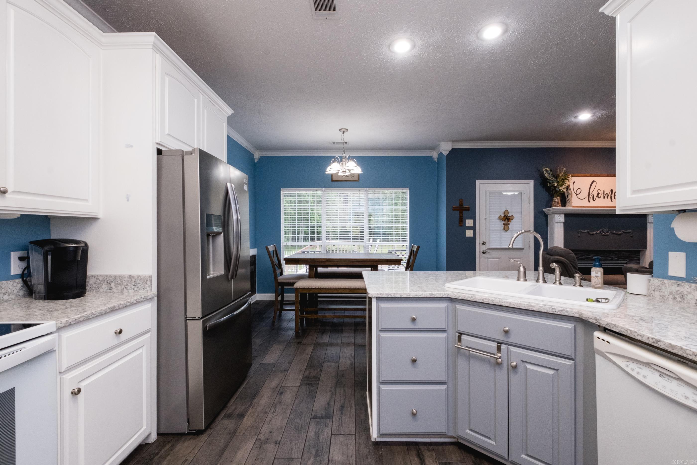 MCKENZIE MEADOW - Residential