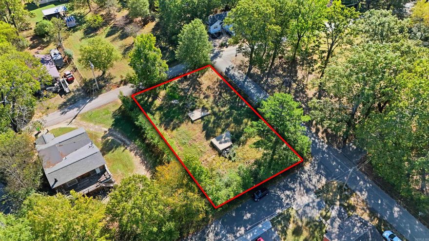 Discover a great opportunity just minutes from Downtown Benton! This residential lot offers city utilities, including water, sewer, and electricityready for your next project. With approximately 8,000 sq. ft. of land, it's an ideal spot to build a new home or invest in an affordable piece of property with tons of potential. Convenient location, established neighborhood, and all the essentials already in placedon't miss this one! Hablo Español mi gente, marcar a mi numero para ayudarle en todo Bienes Races.    NOTE: Red Boarders are not a represntation of survey.