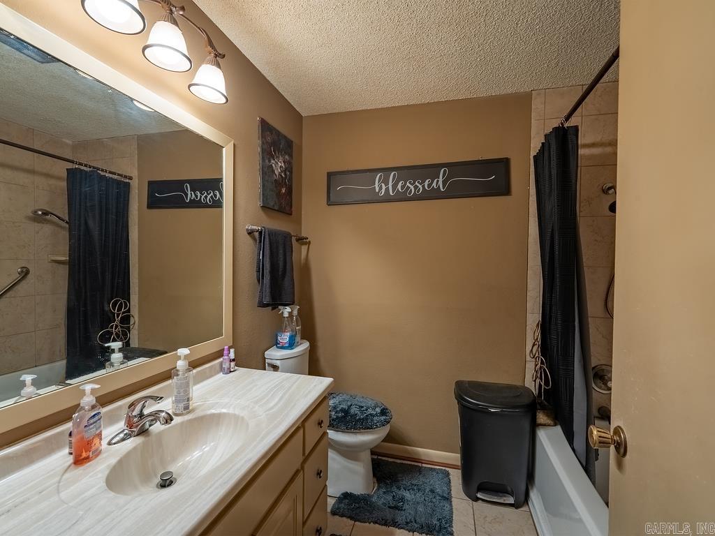 BLOOMFIELD HILLS - Residential