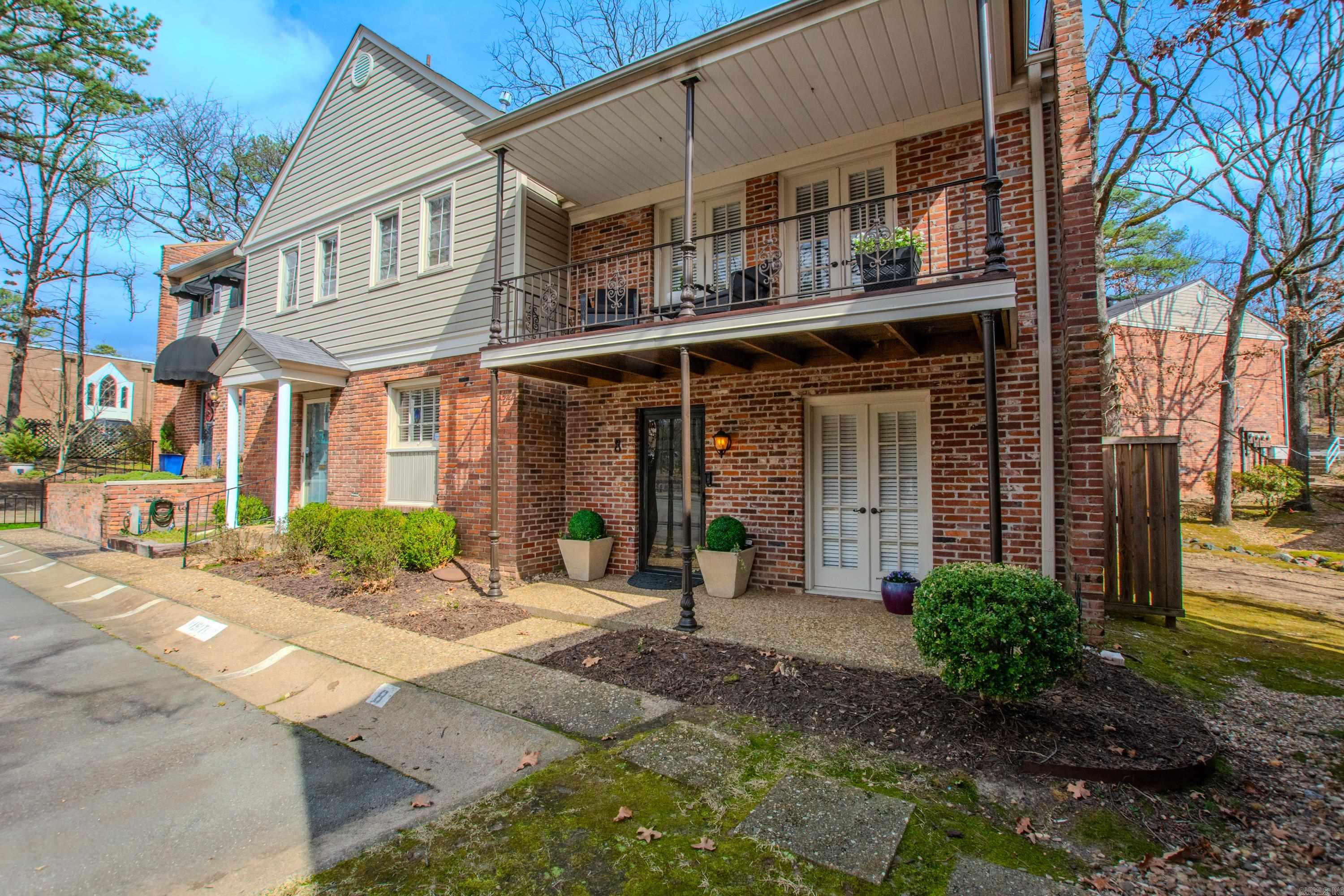 KINGSBRIDGE TWNHSE - Residential