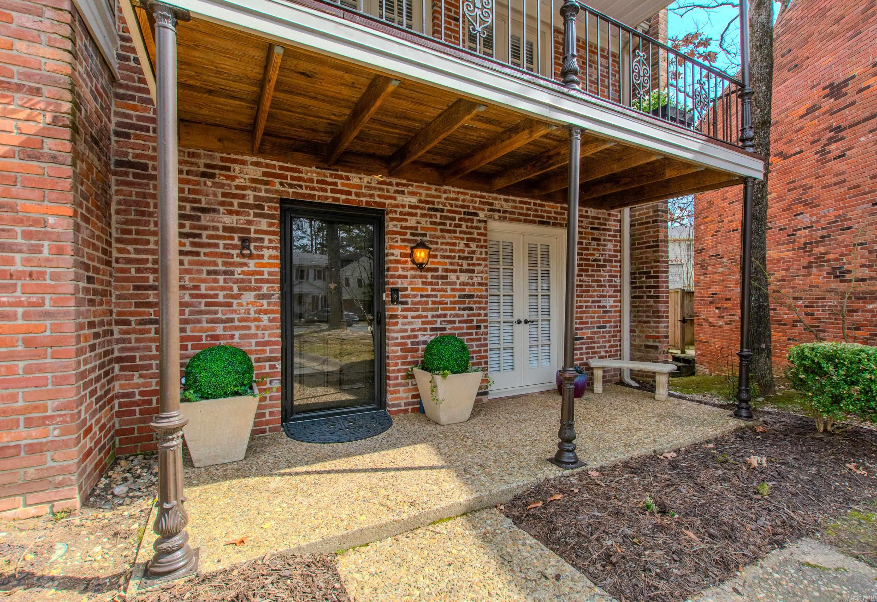 KINGSBRIDGE TWNHSE - Residential