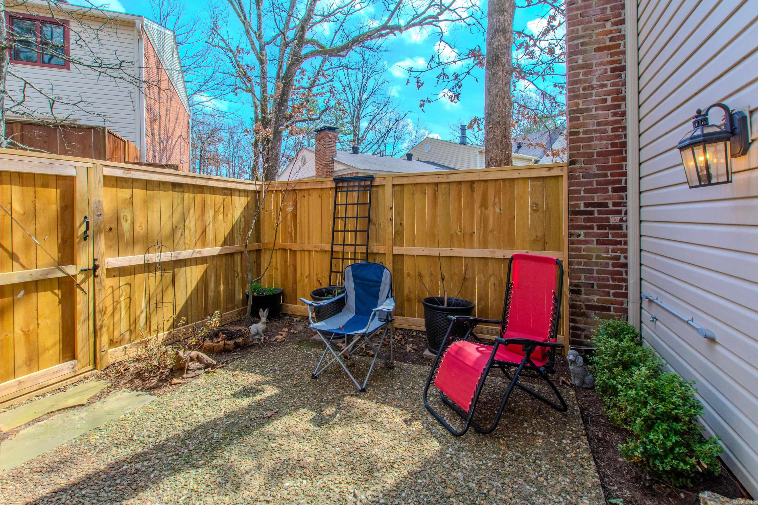 KINGSBRIDGE TWNHSE - Residential