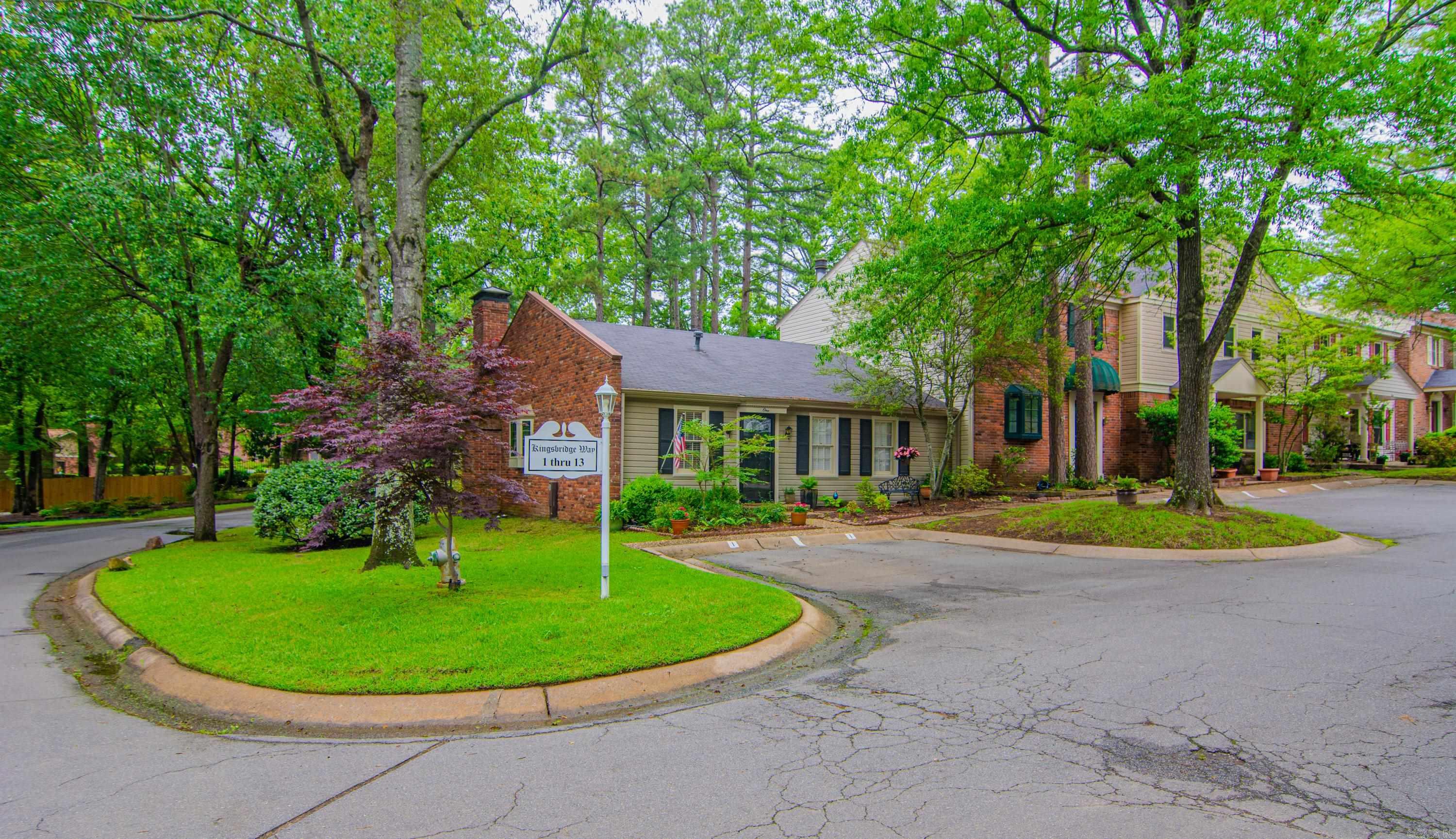 KINGSBRIDGE TWNHSE - Residential