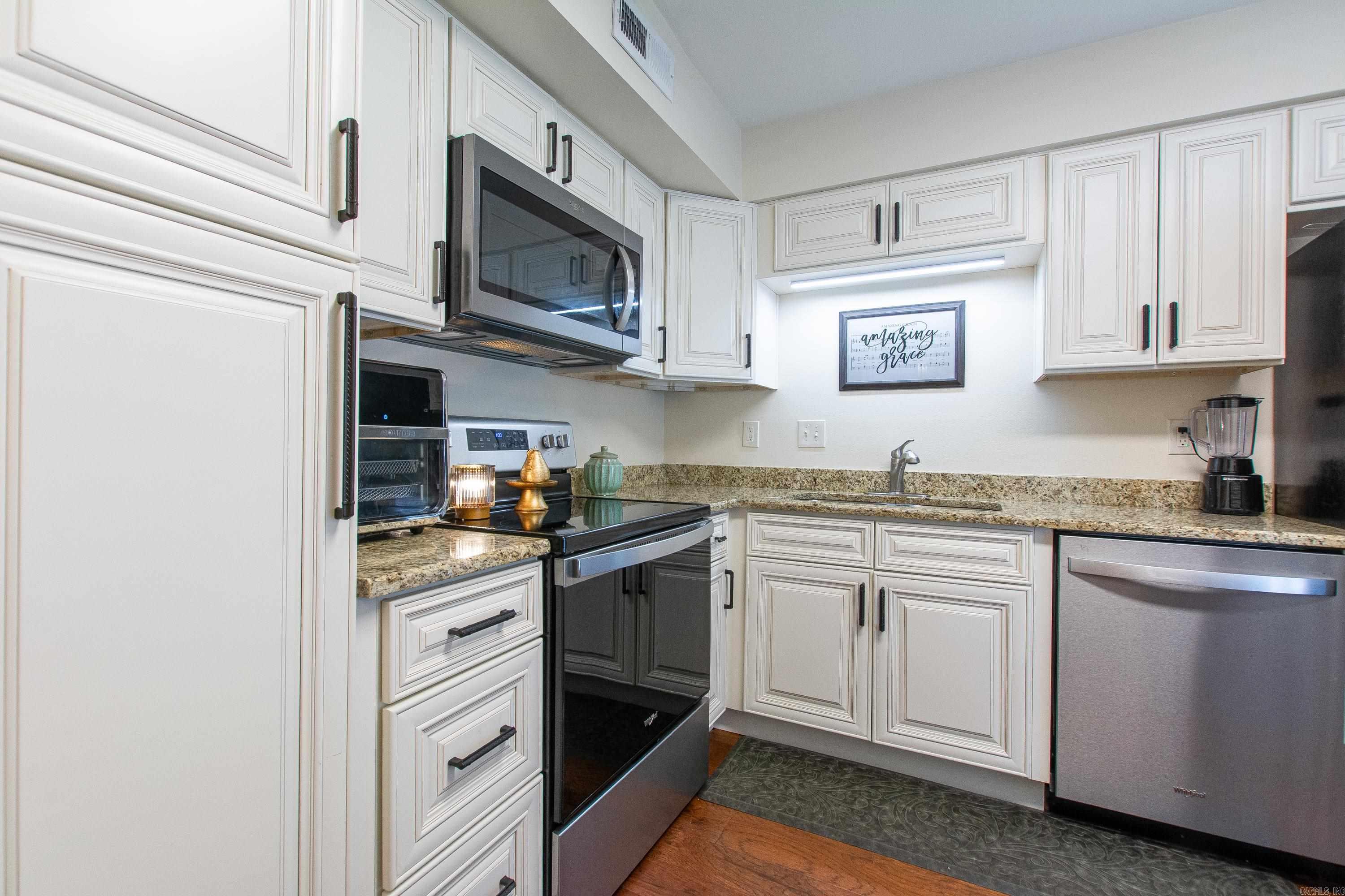 KINGSBRIDGE TWNHSE - Residential