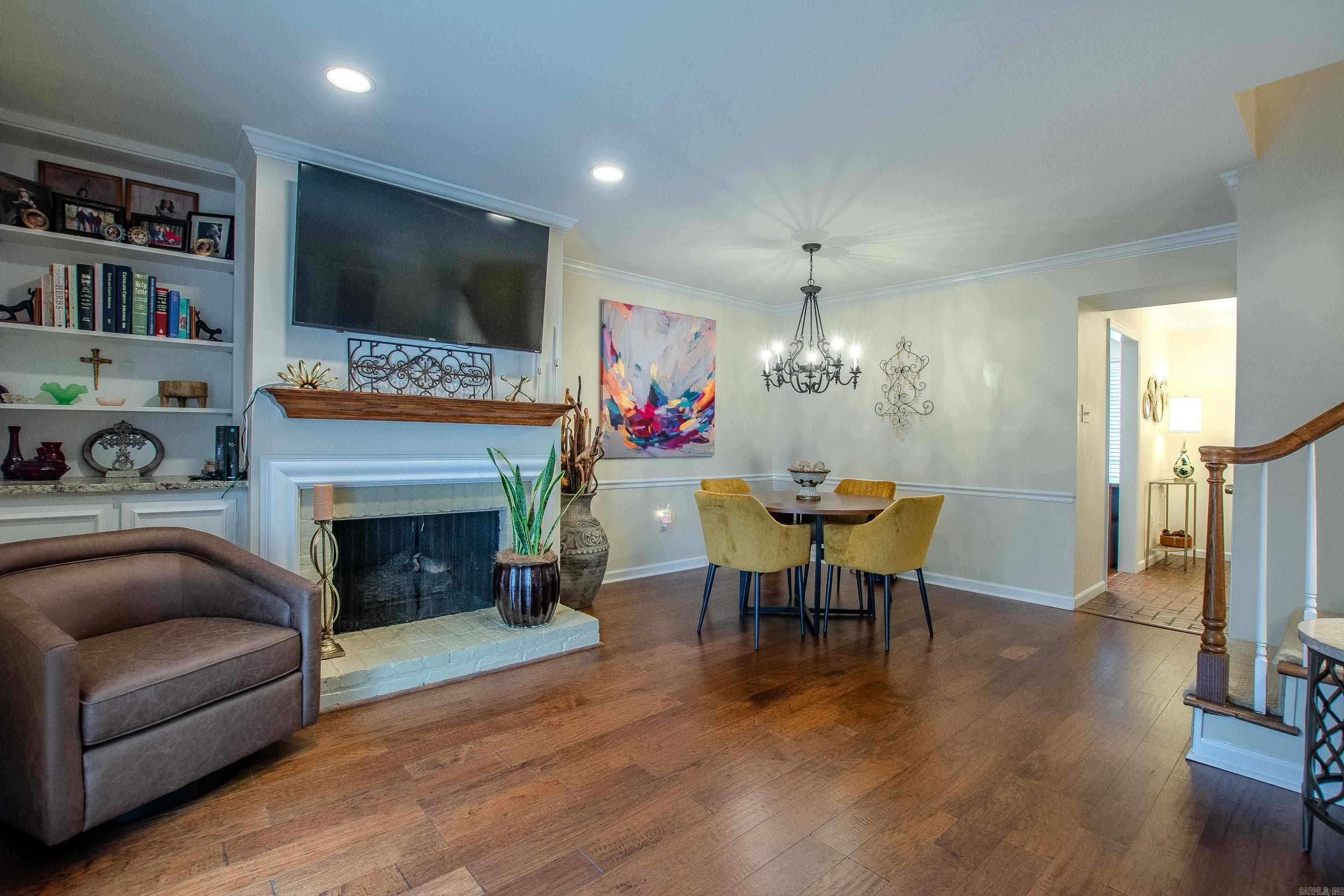 KINGSBRIDGE TWNHSE - Residential